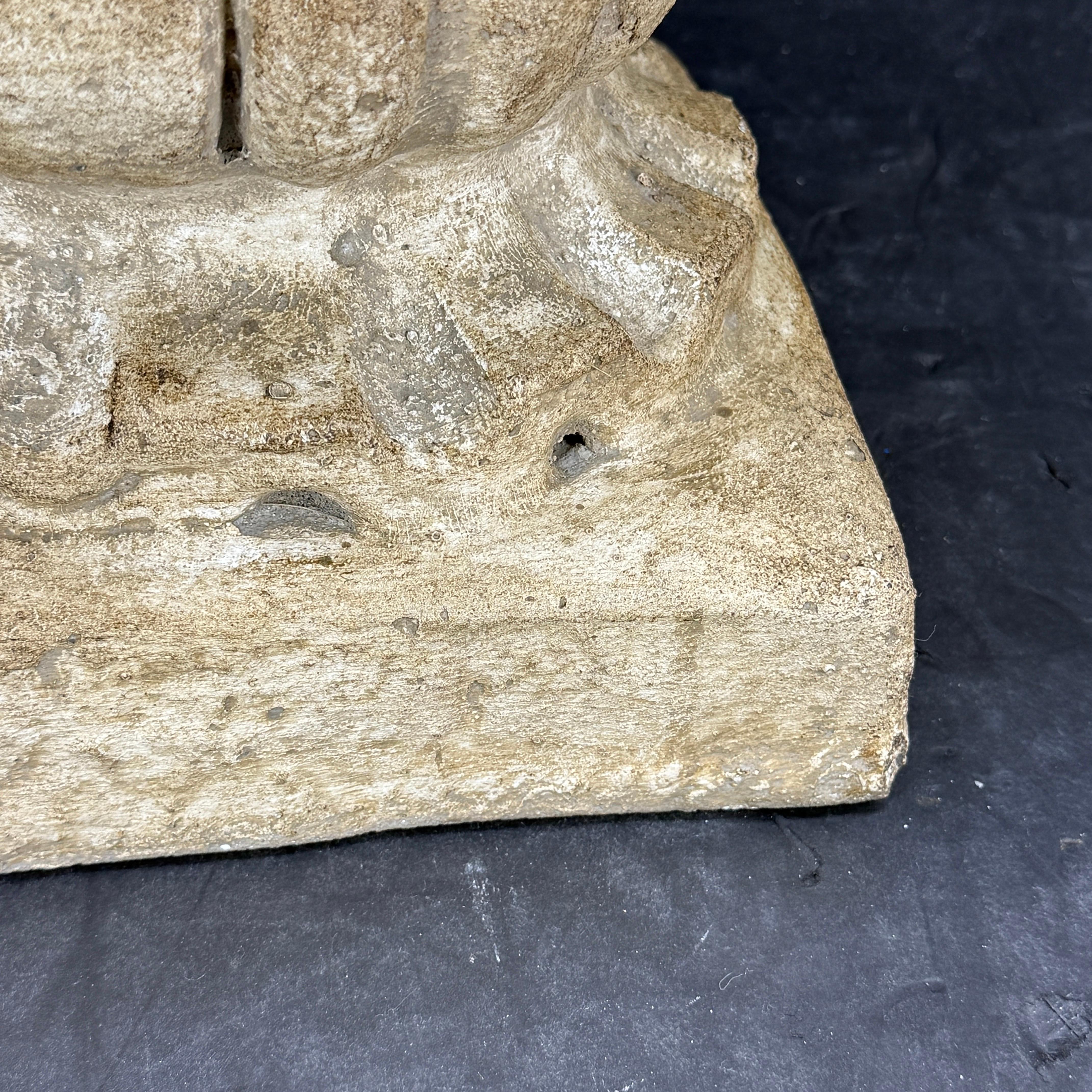 Topiario da giardino in calcestruzzo francese di grandi dimensioni con frutti in vendita 1