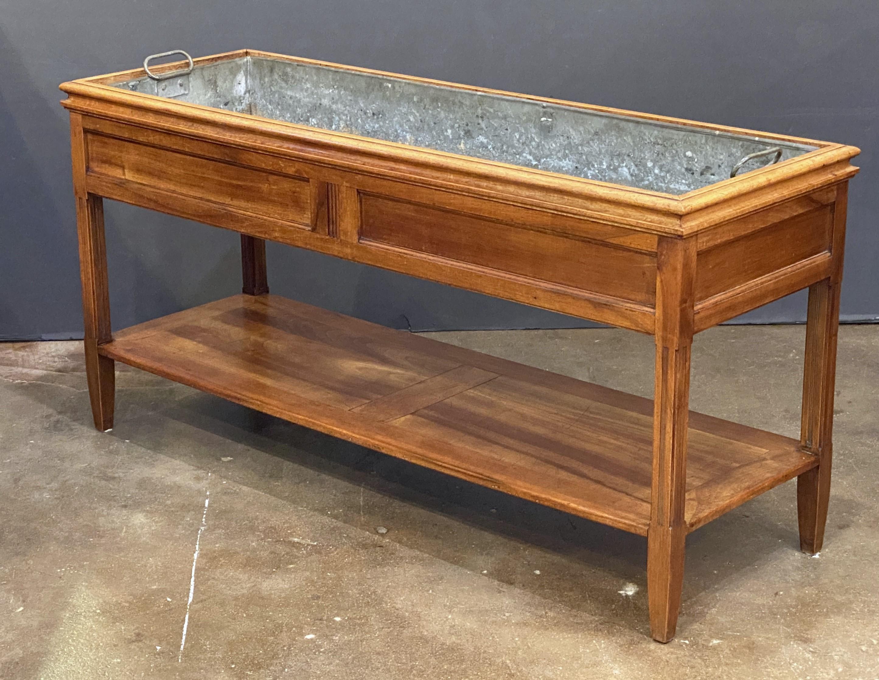 Country Grande table console ou jardinière en merisier avec revêtement en métal en vente