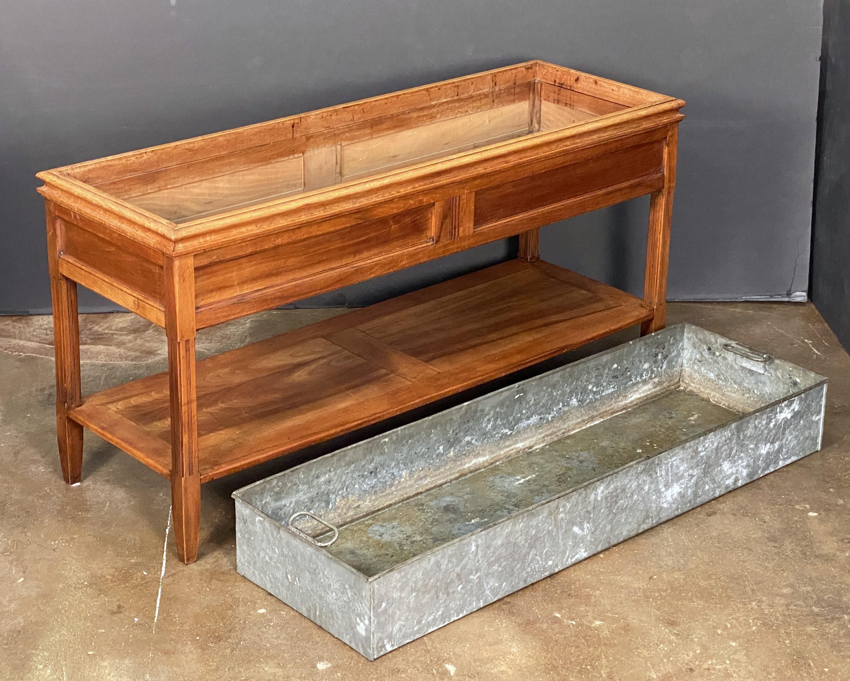 20ième siècle Grande table console ou jardinière en merisier avec revêtement en métal en vente