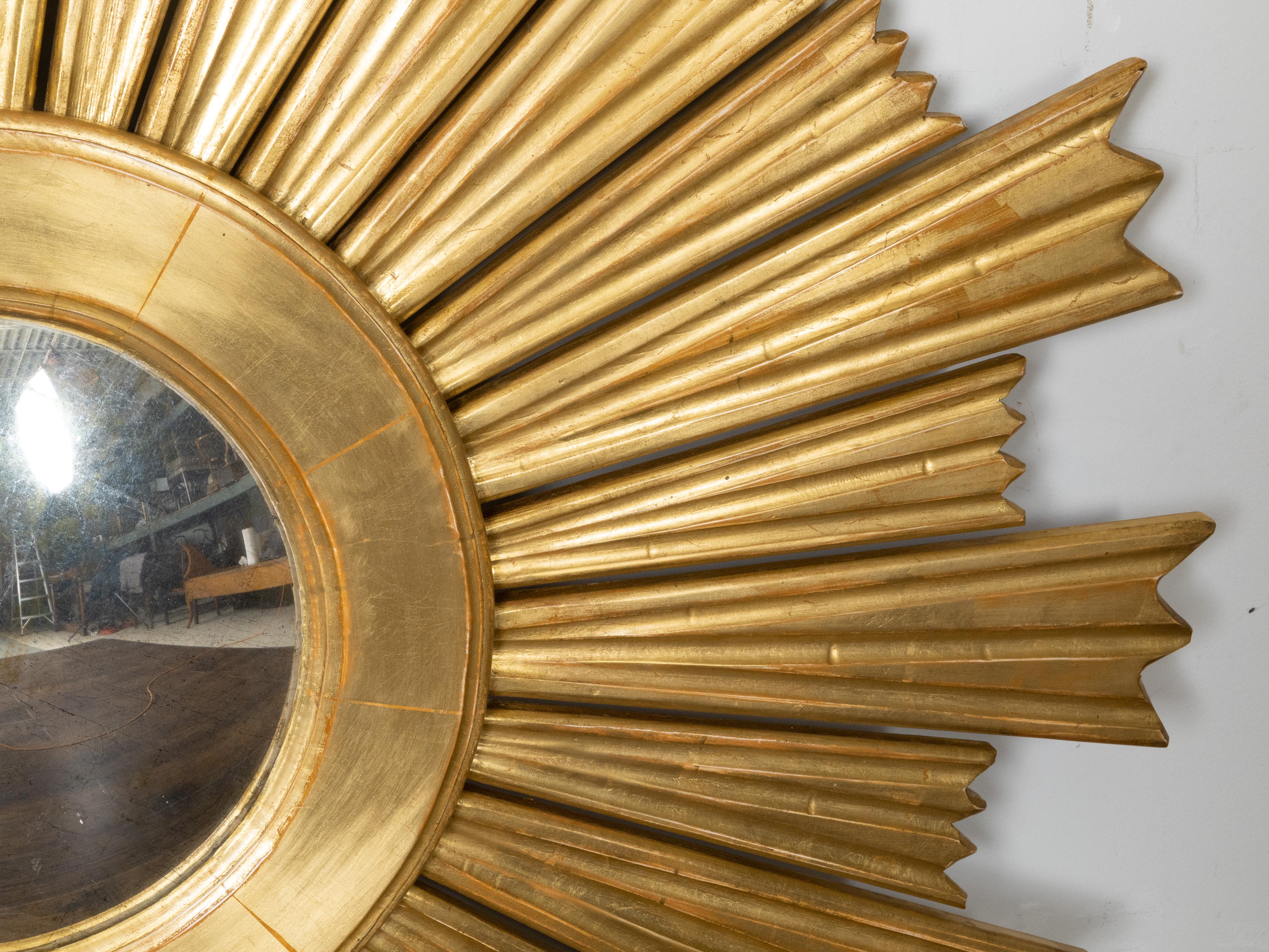 Large French Contemporary Giltwood Convex Sunburst Mirror with Radiating Rays For Sale 4