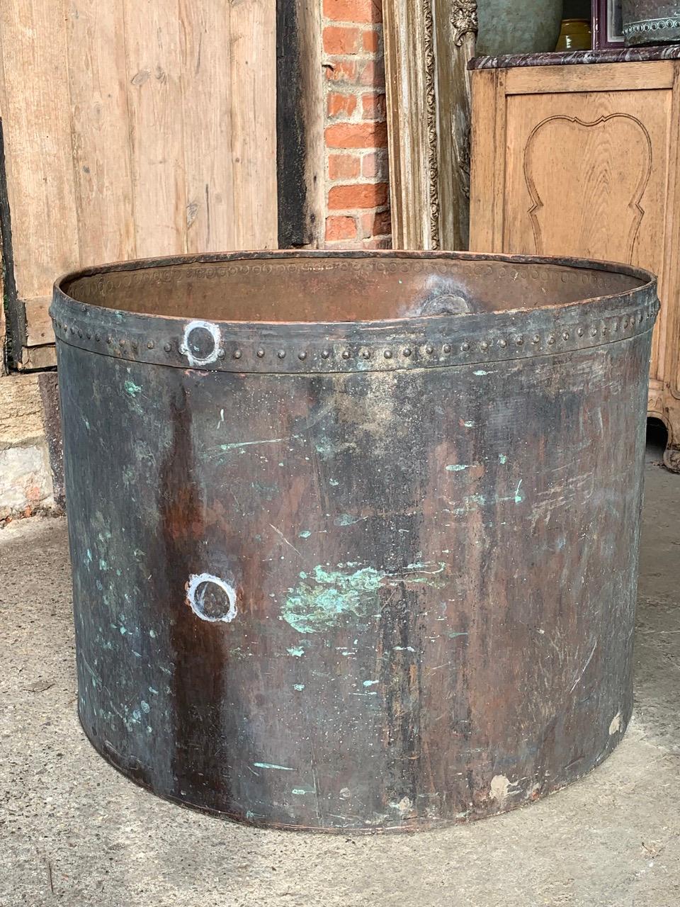 Large French Copper Planter In Distressed Condition In Ongar, GB