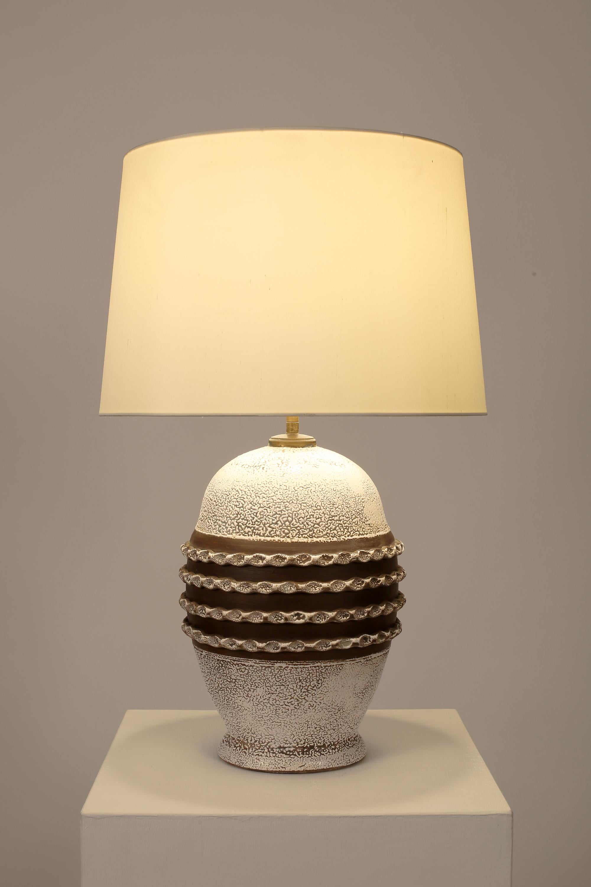 Français Grande lampe de table Art Déco à l'émail Crispé en vente