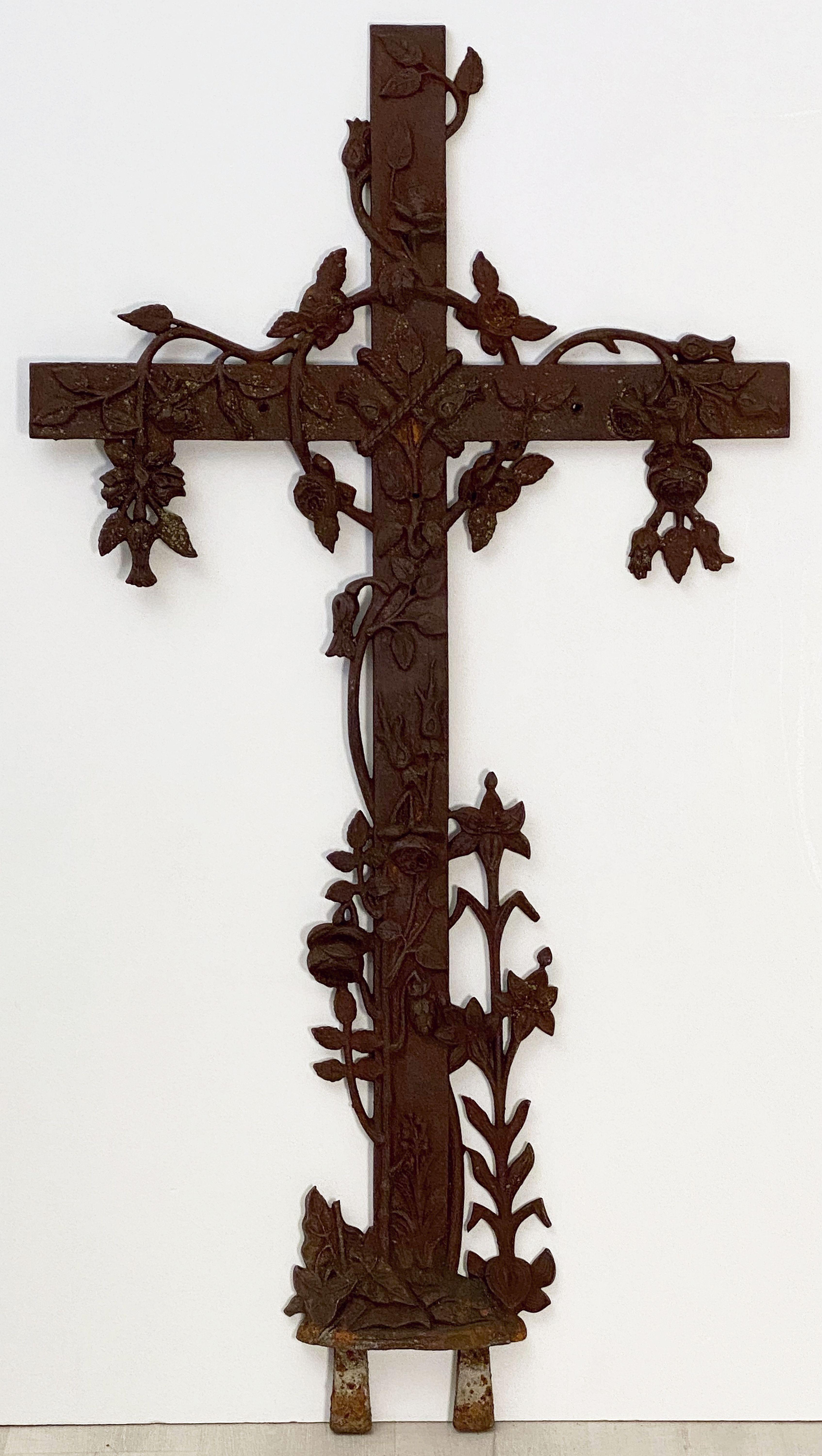 Large French Cross of Cast Iron with Floral Vine Pattern 15