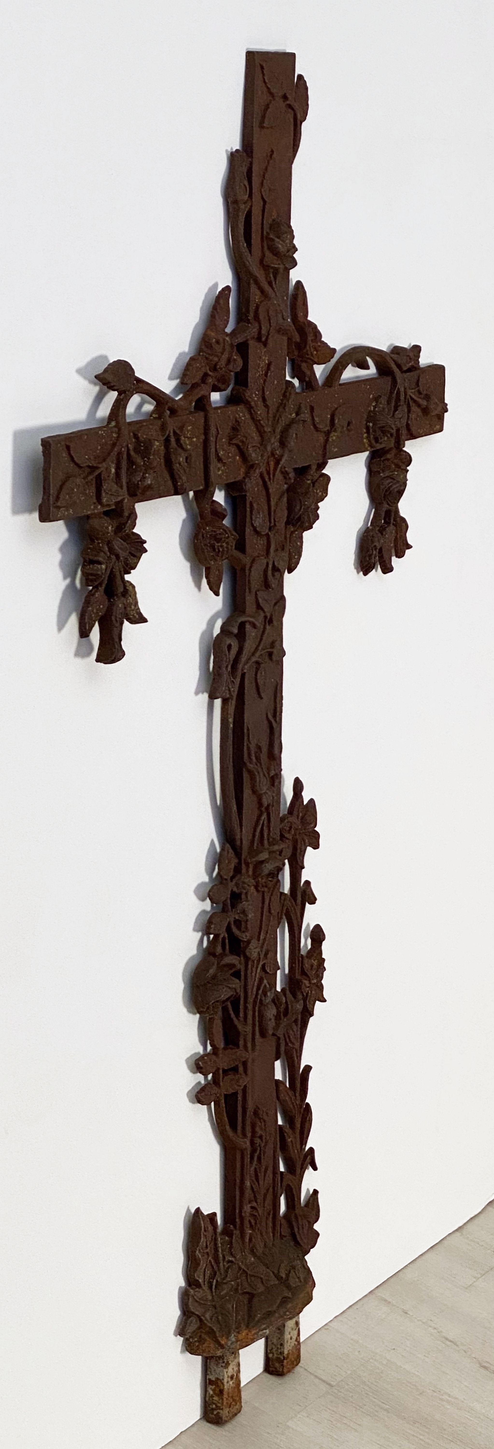 Large French Cross of Cast Iron with Floral Vine Pattern In Good Condition In Austin, TX