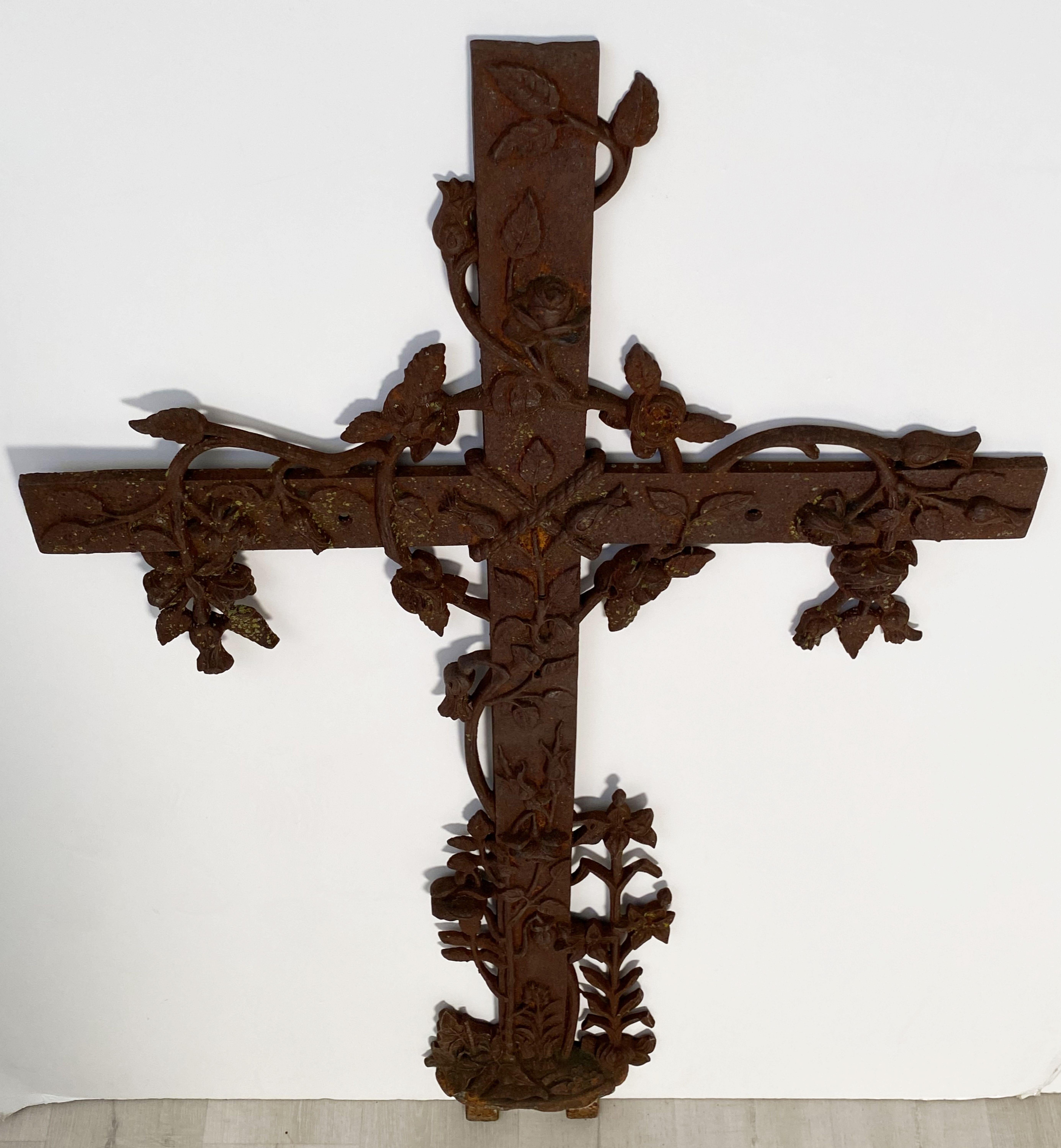 Large French Cross of Cast Iron with Floral Vine Pattern 1