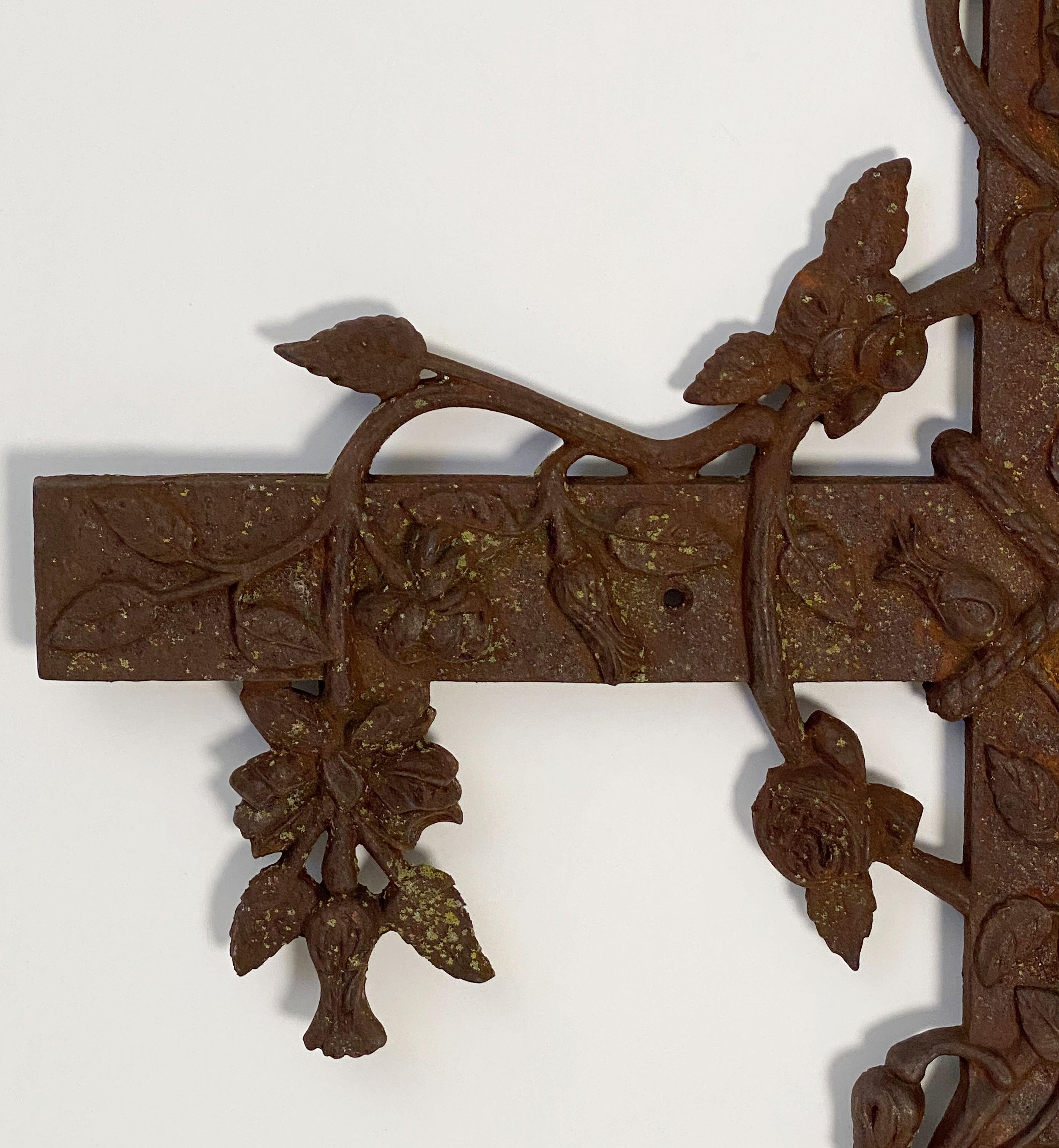 Large French Cross of Cast Iron with Floral Vine Pattern 2