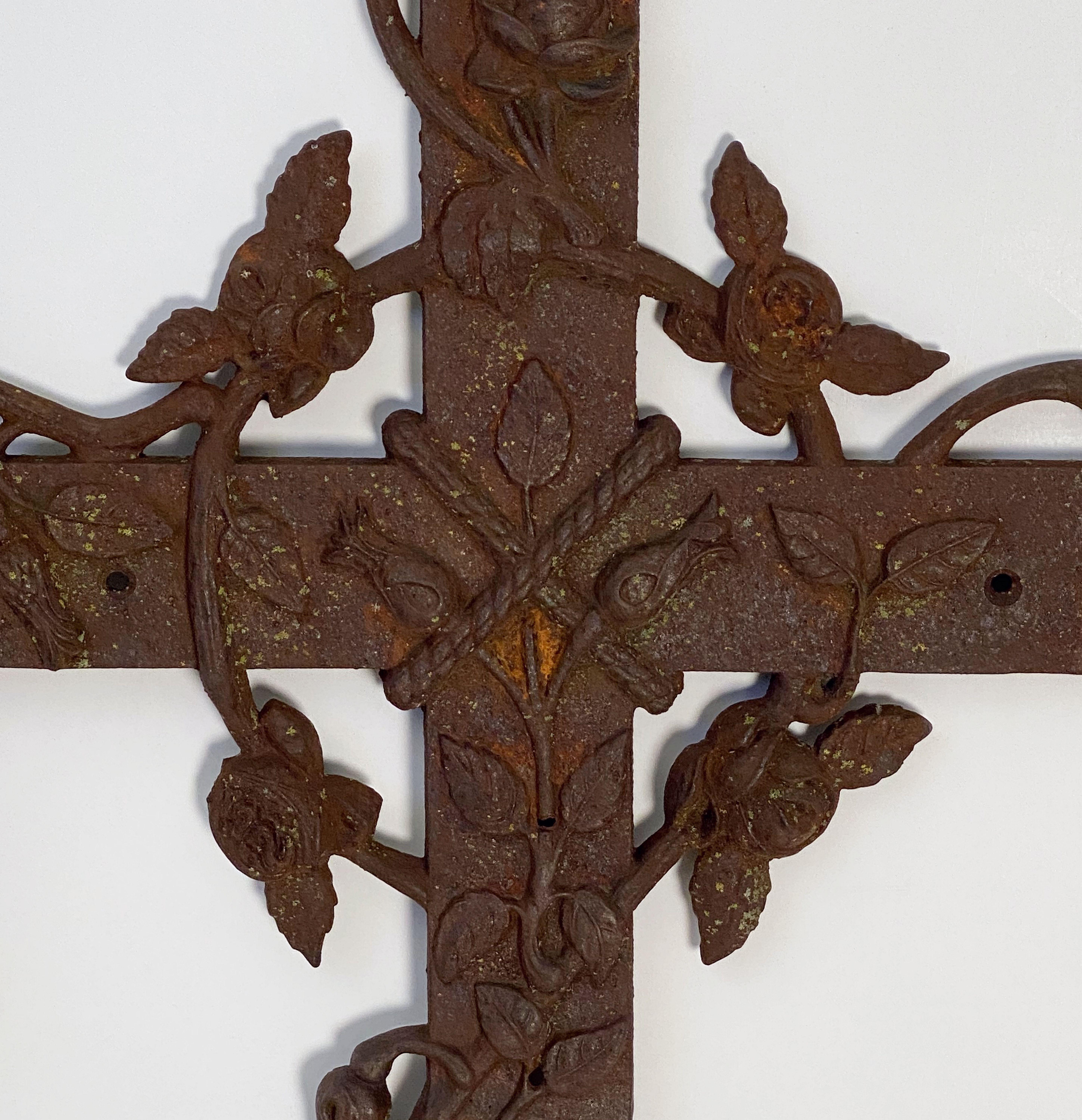 Large French Cross of Cast Iron with Floral Vine Pattern 3