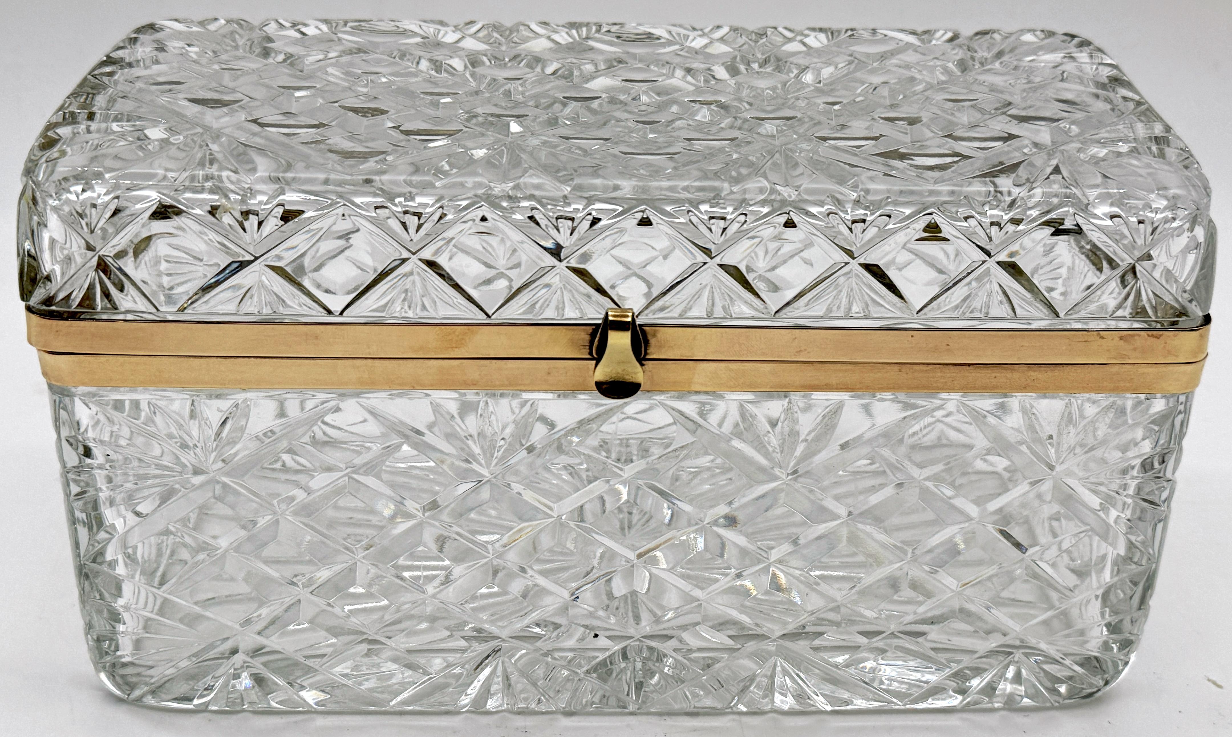 Large French Cut Crystal Rectangular Table Box, Attributed to Baccarat 
France, 1900s

A magnificent large French-cut crystal rectangular table box, attributed to Baccarat, France, circa 1900s. This exquisite piece showcases the exceptional