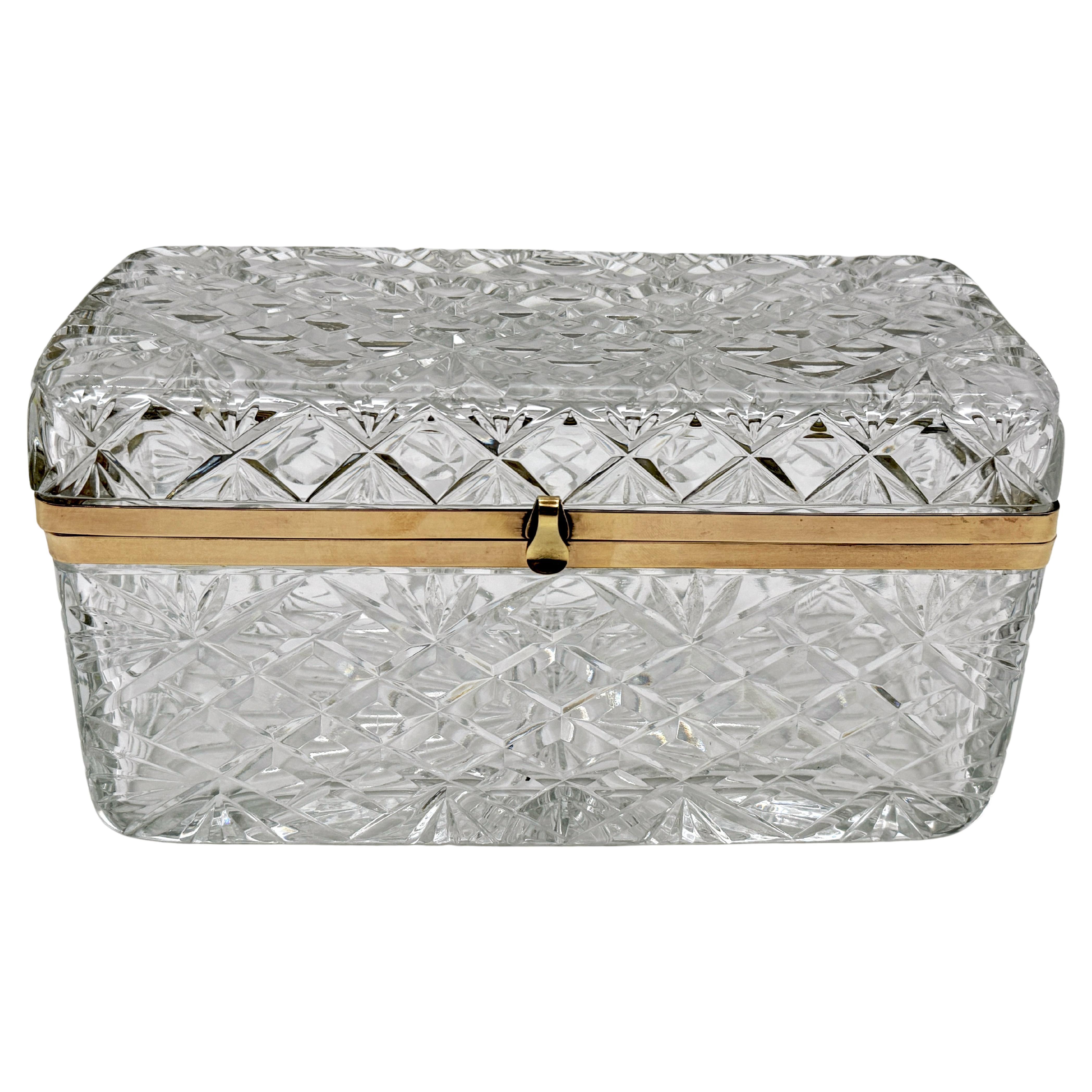 Gran caja de mesa rectangular de cristal tallado francés, atribuida a Baccarat
