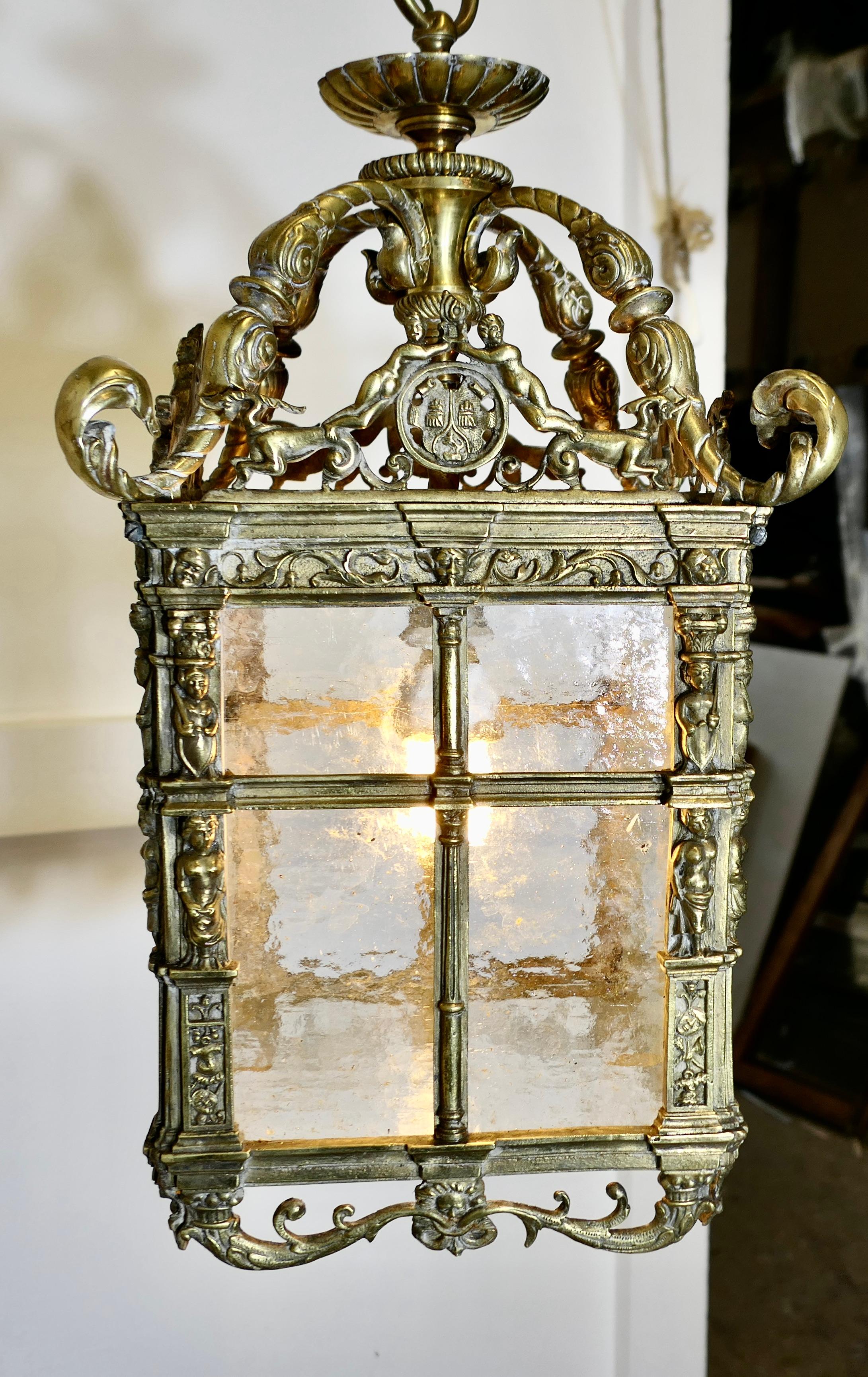 Gran lámpara de techo gótica decorada en estilo francés para Hall Latón en venta