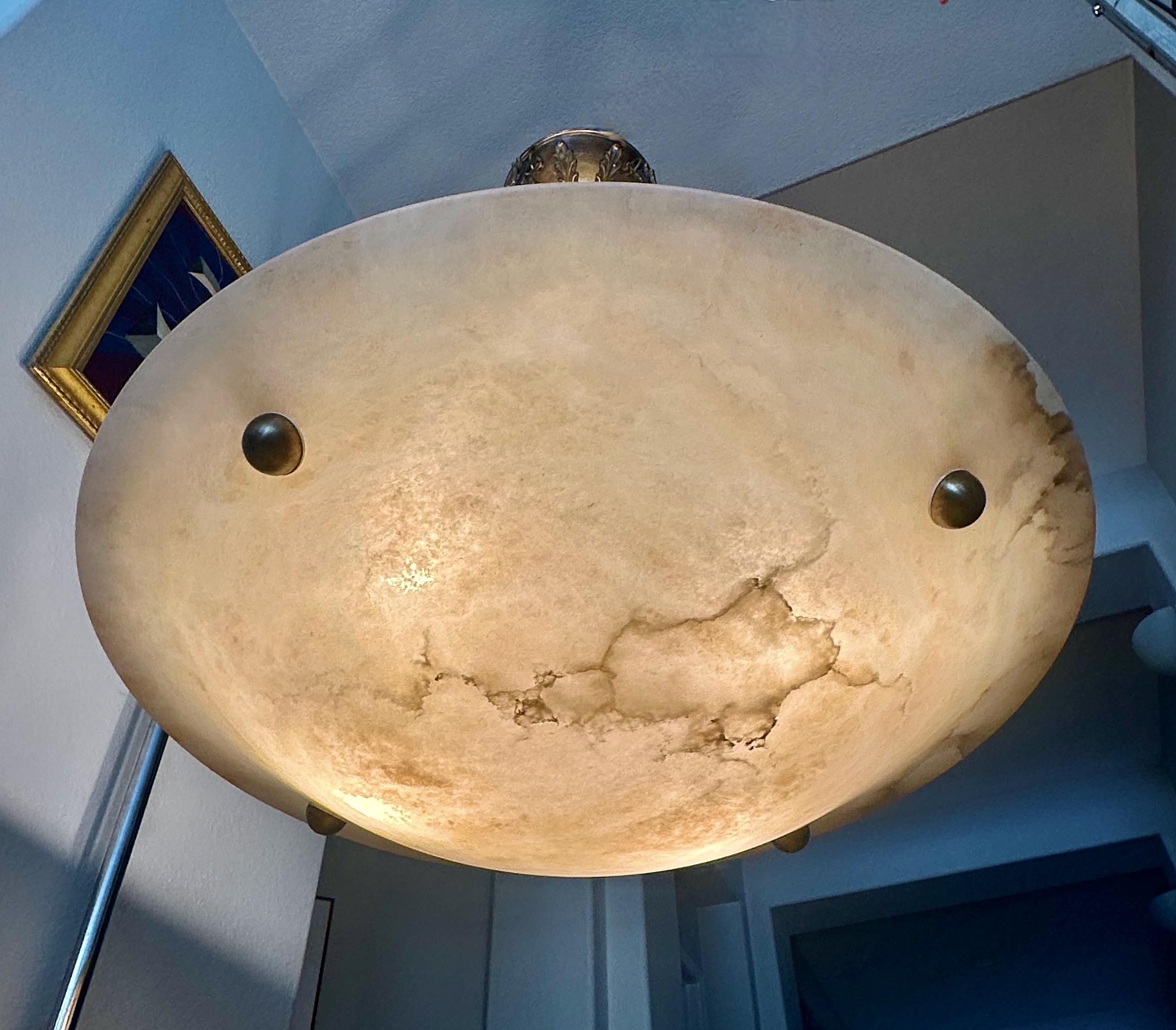 Grande lampadario a sospensione in alabastro in stile Directoire francese 4
