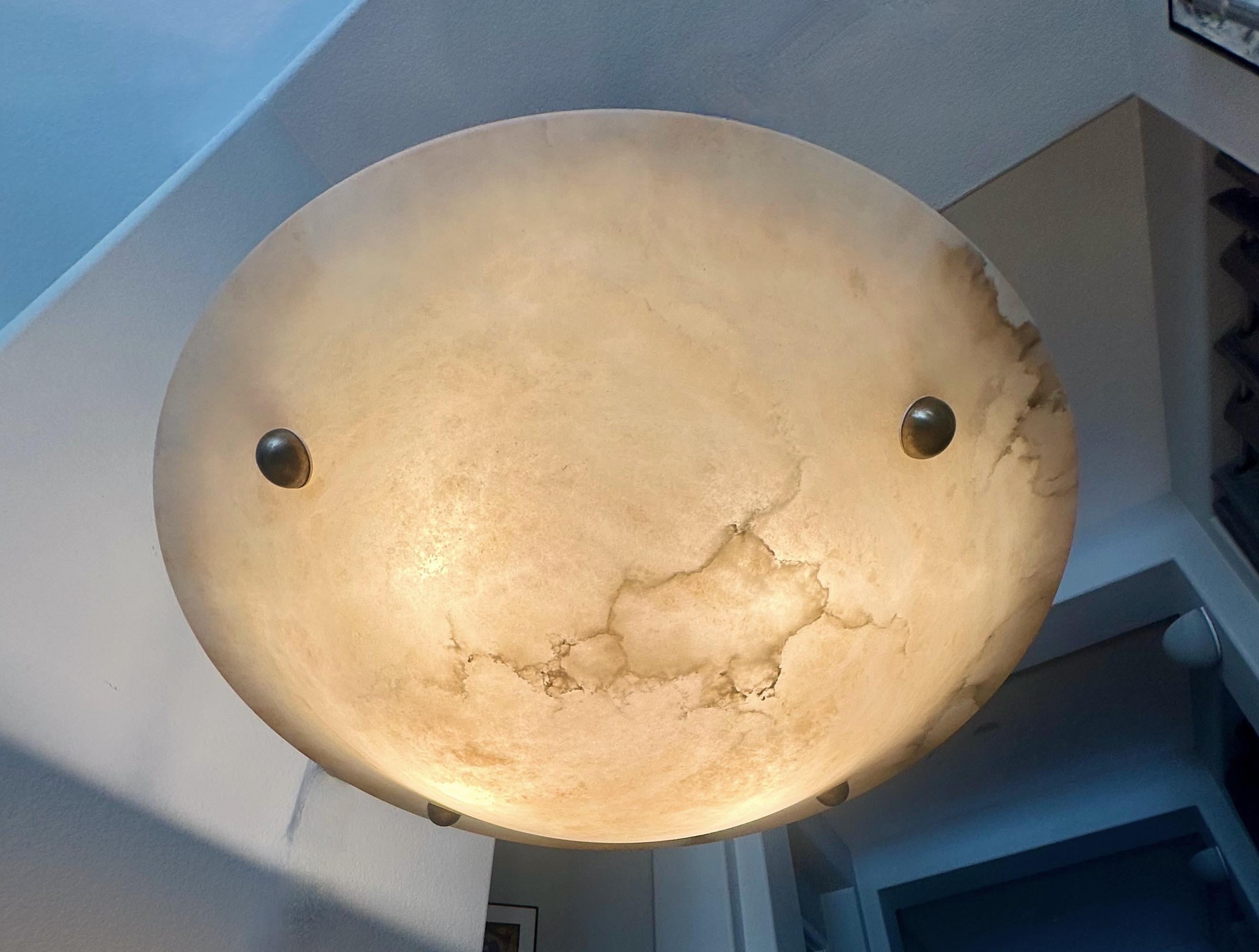 Grande lampadario a sospensione in alabastro in stile Directoire francese 5