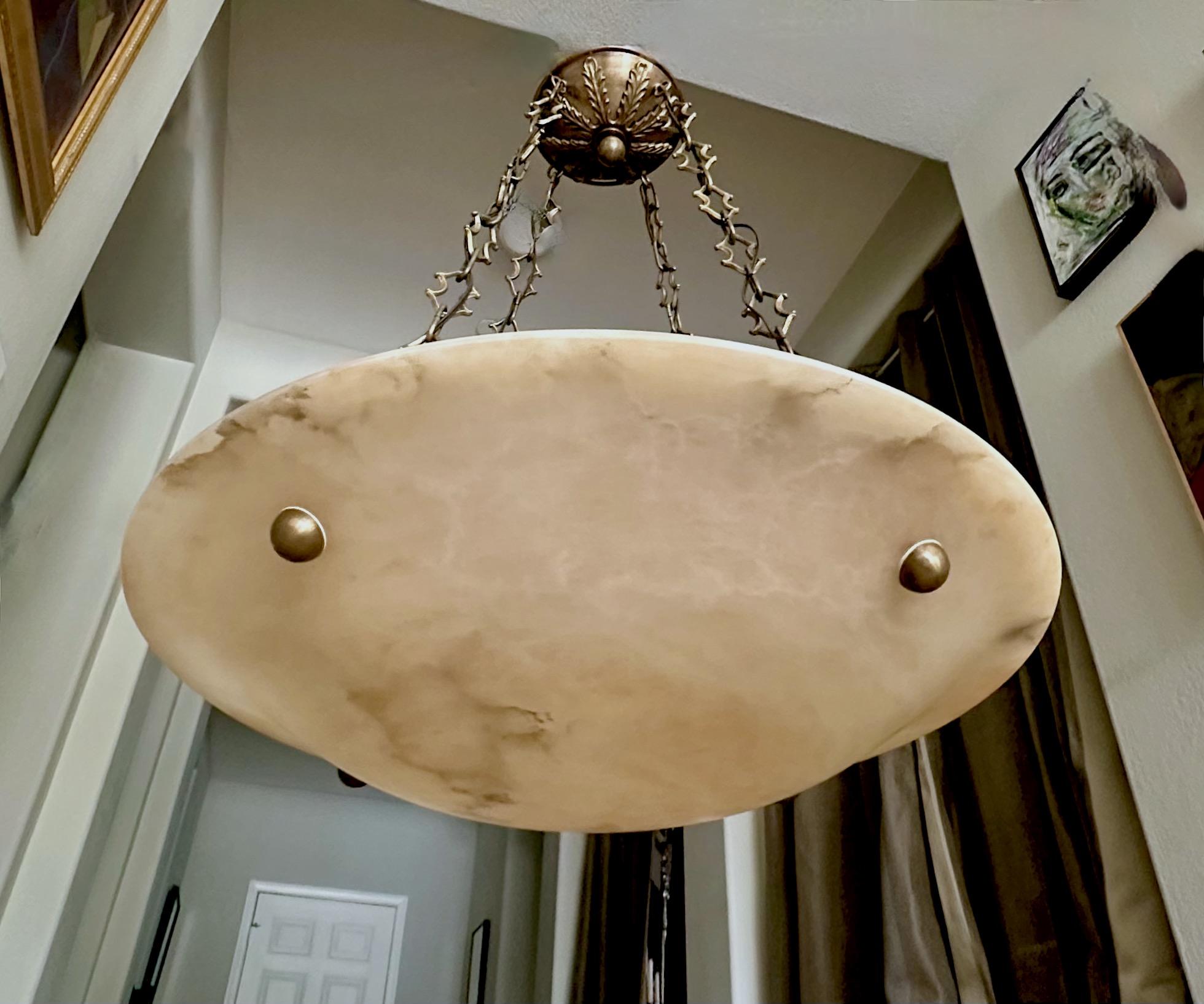 Grande lampadario a sospensione in alabastro in stile Directoire francese 12