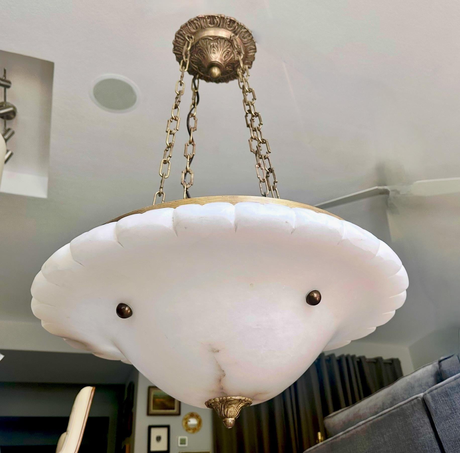 Grande lampadario a sospensione in alabastro in stile Directoire francese In condizioni buone in vendita a Palm Springs, CA