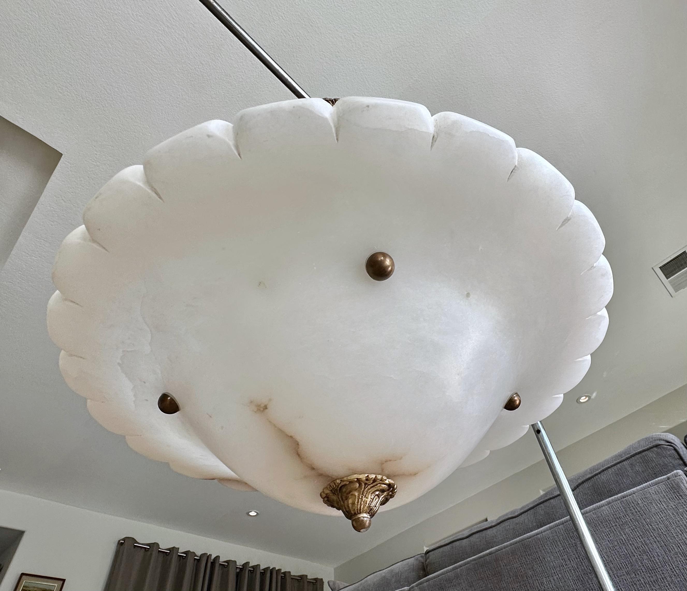 Metà XX secolo Grande lampadario a sospensione in alabastro in stile Directoire francese in vendita