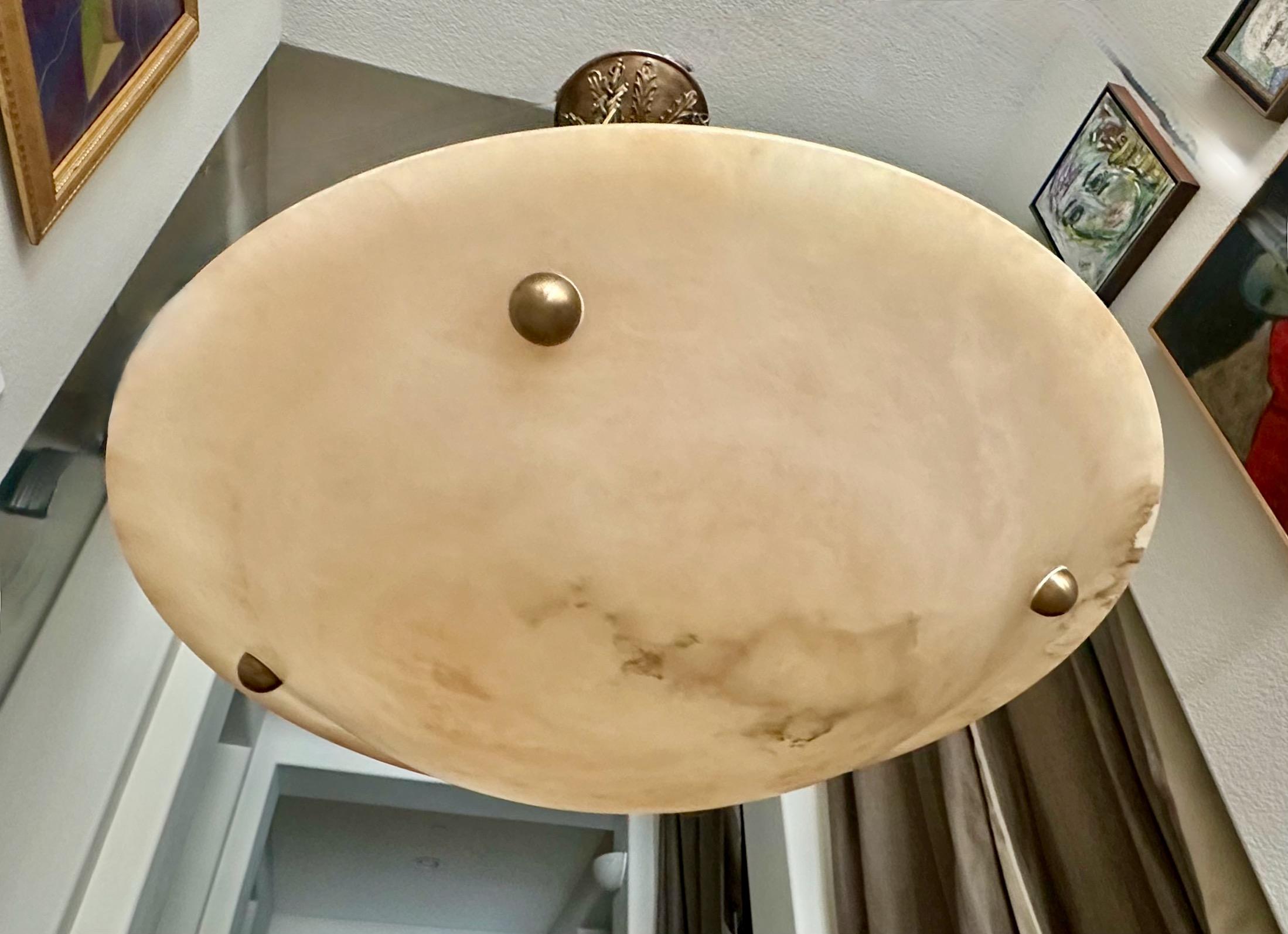 Ottone Grande lampadario a sospensione in alabastro in stile Directoire francese