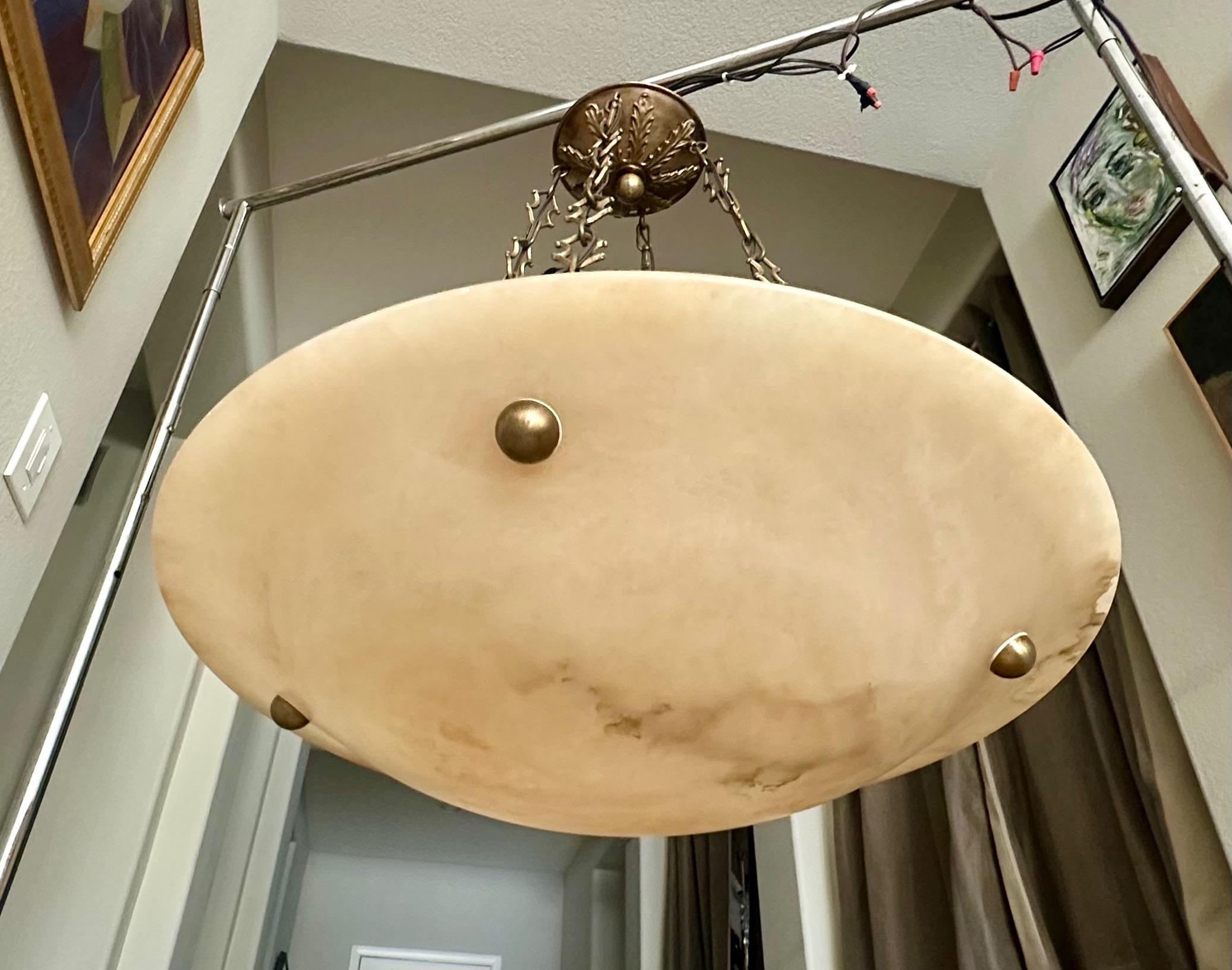 Grande lampadario a sospensione in alabastro in stile Directoire francese 1
