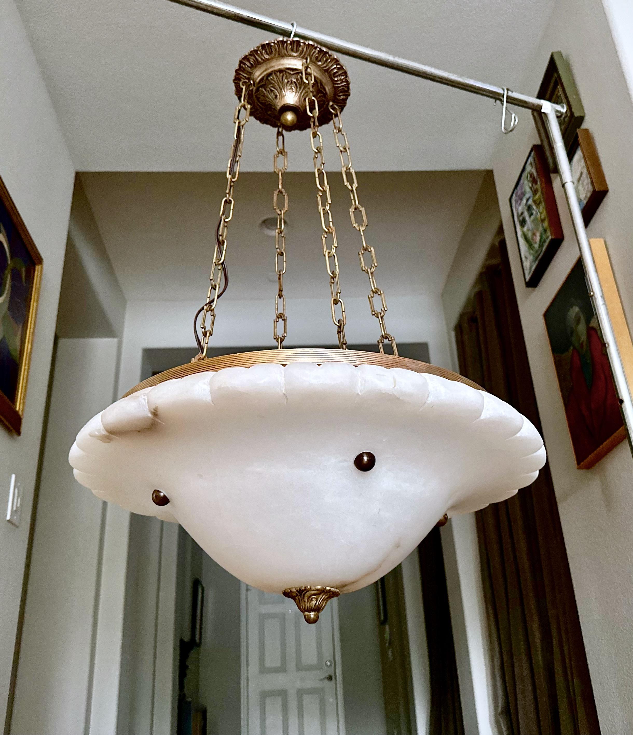 Grande lampadario a sospensione in alabastro in stile Directoire francese in vendita 2