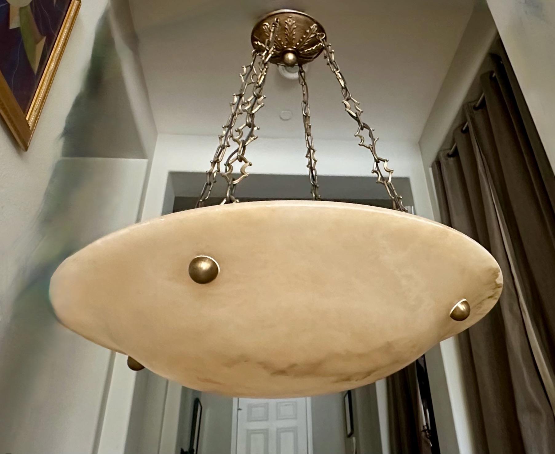 Grande lampadario a sospensione in alabastro in stile Directoire francese 3