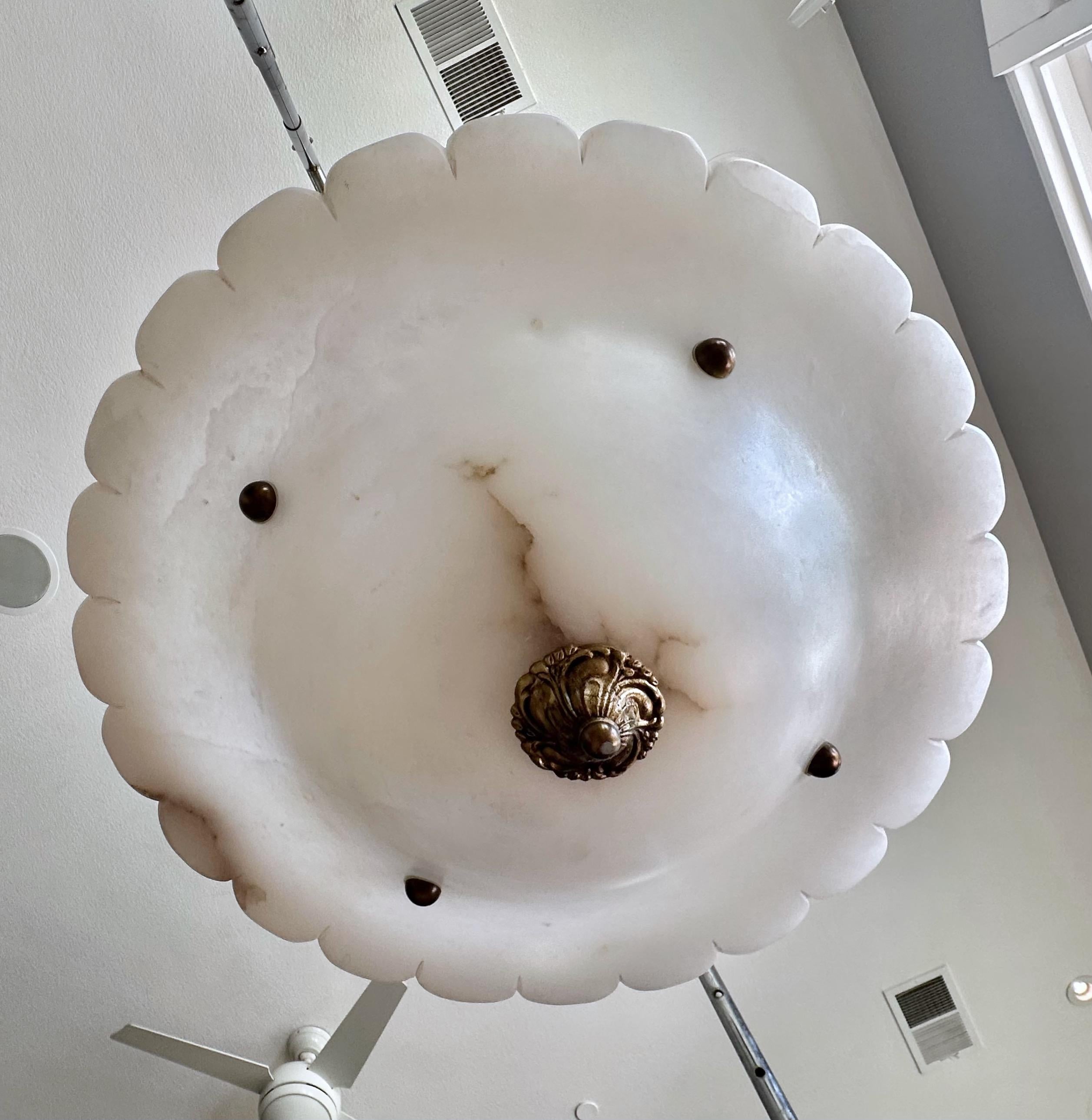 Grande lampadario a sospensione in alabastro in stile Directoire francese in vendita 3