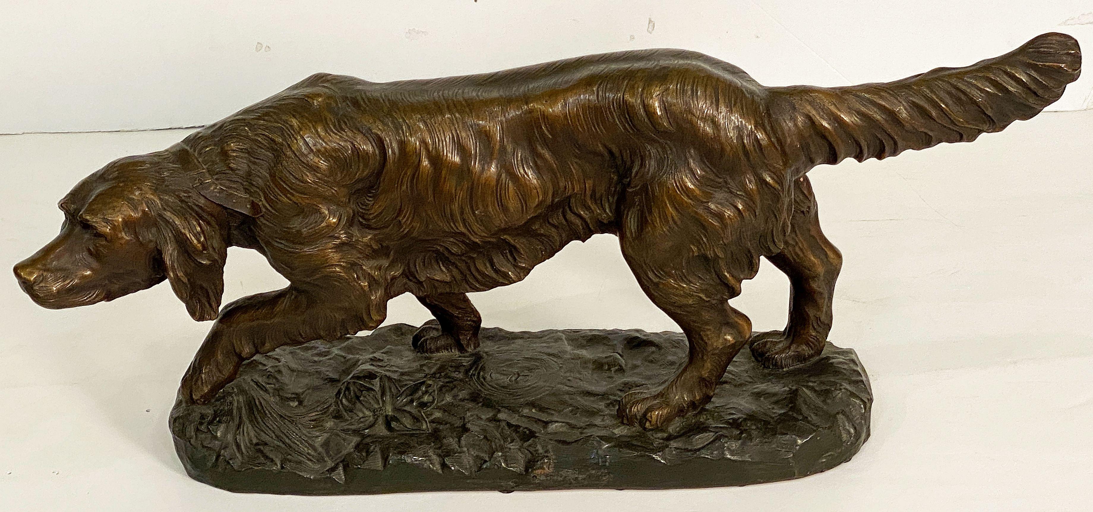 Grande sculpture française de chien sur piédestal en vente 7