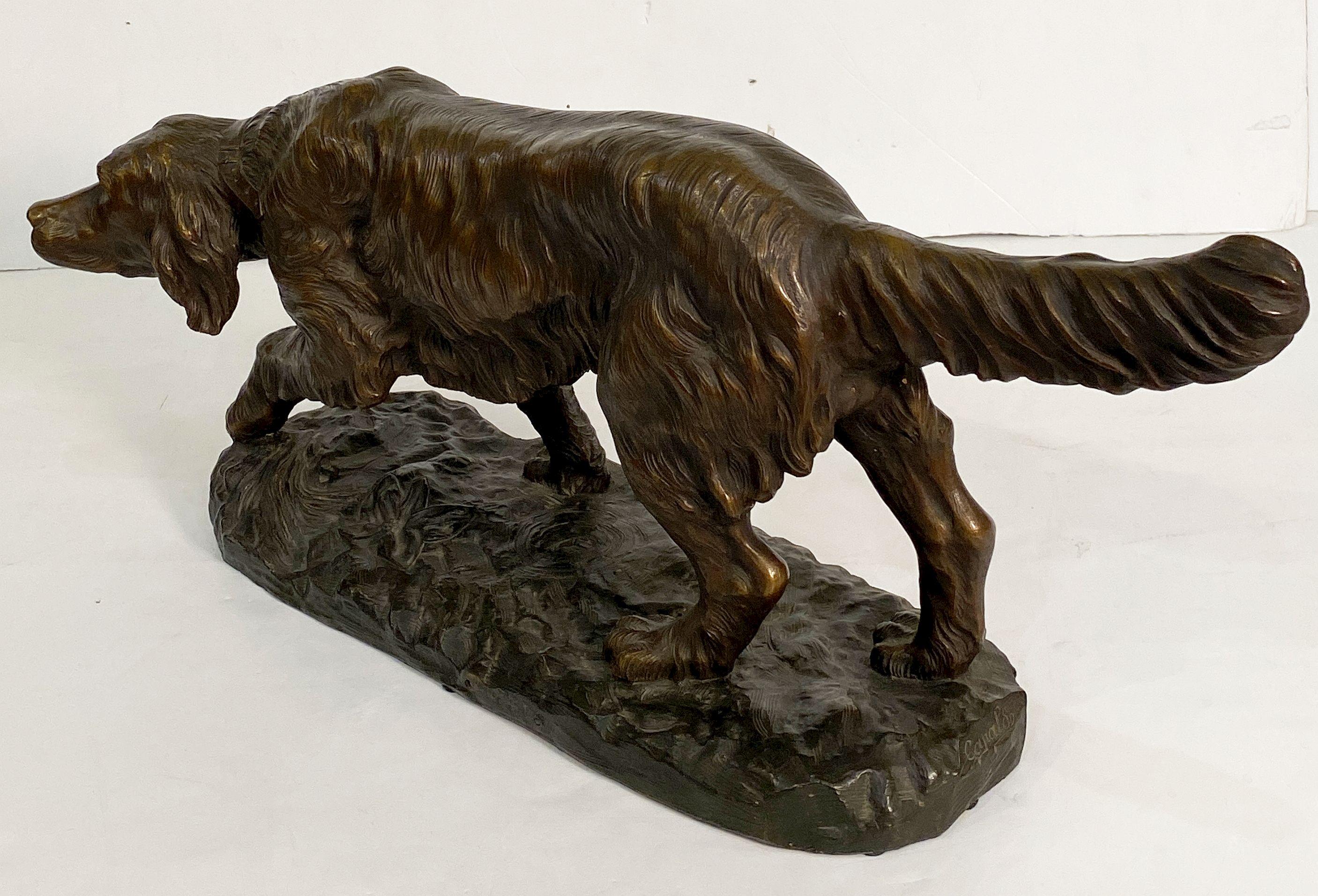 Grande sculpture française de chien sur piédestal en vente 2