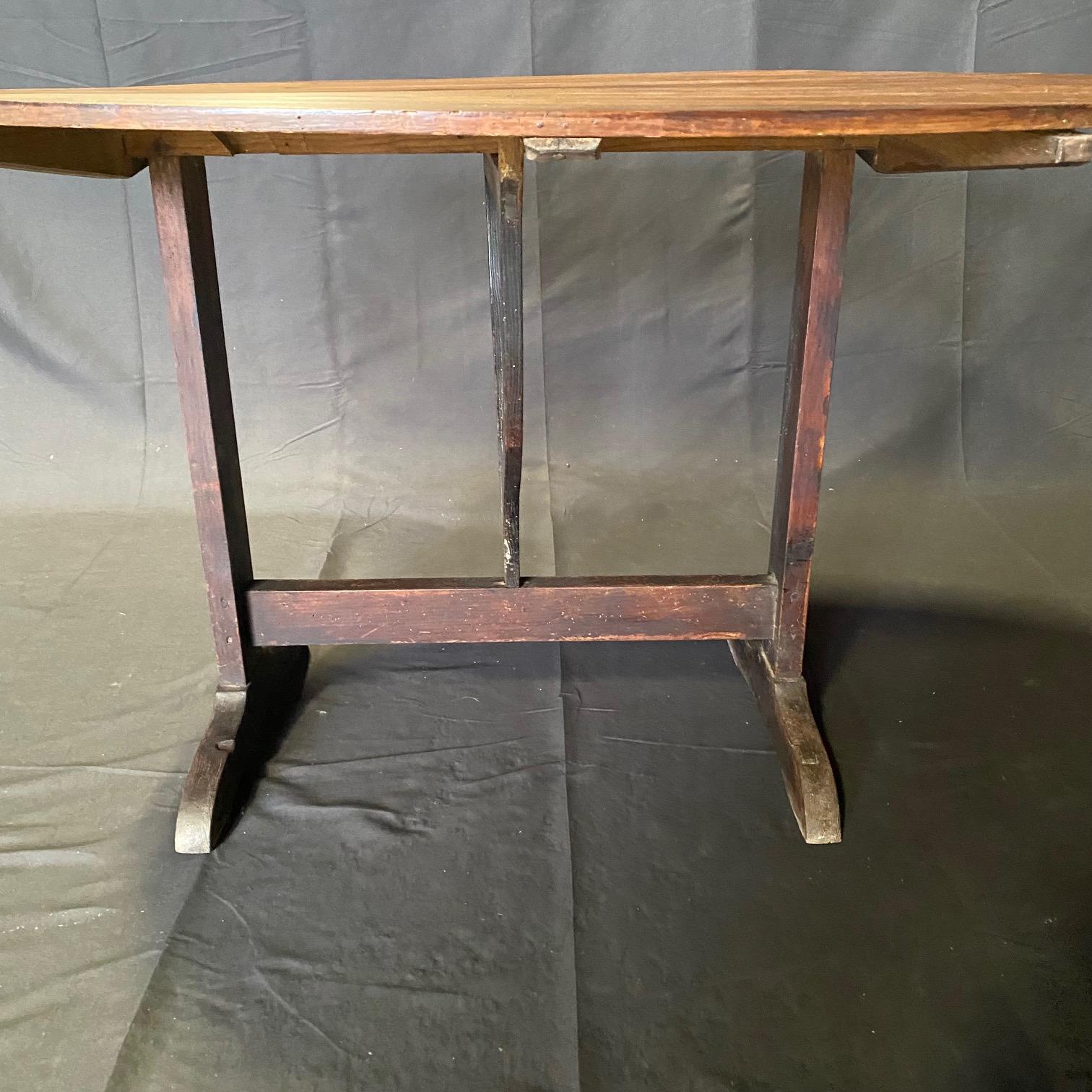 Large French Early 19th Century Oval Wine Tasting or Tilt-Top Dining Table In Good Condition For Sale In Hopewell, NJ