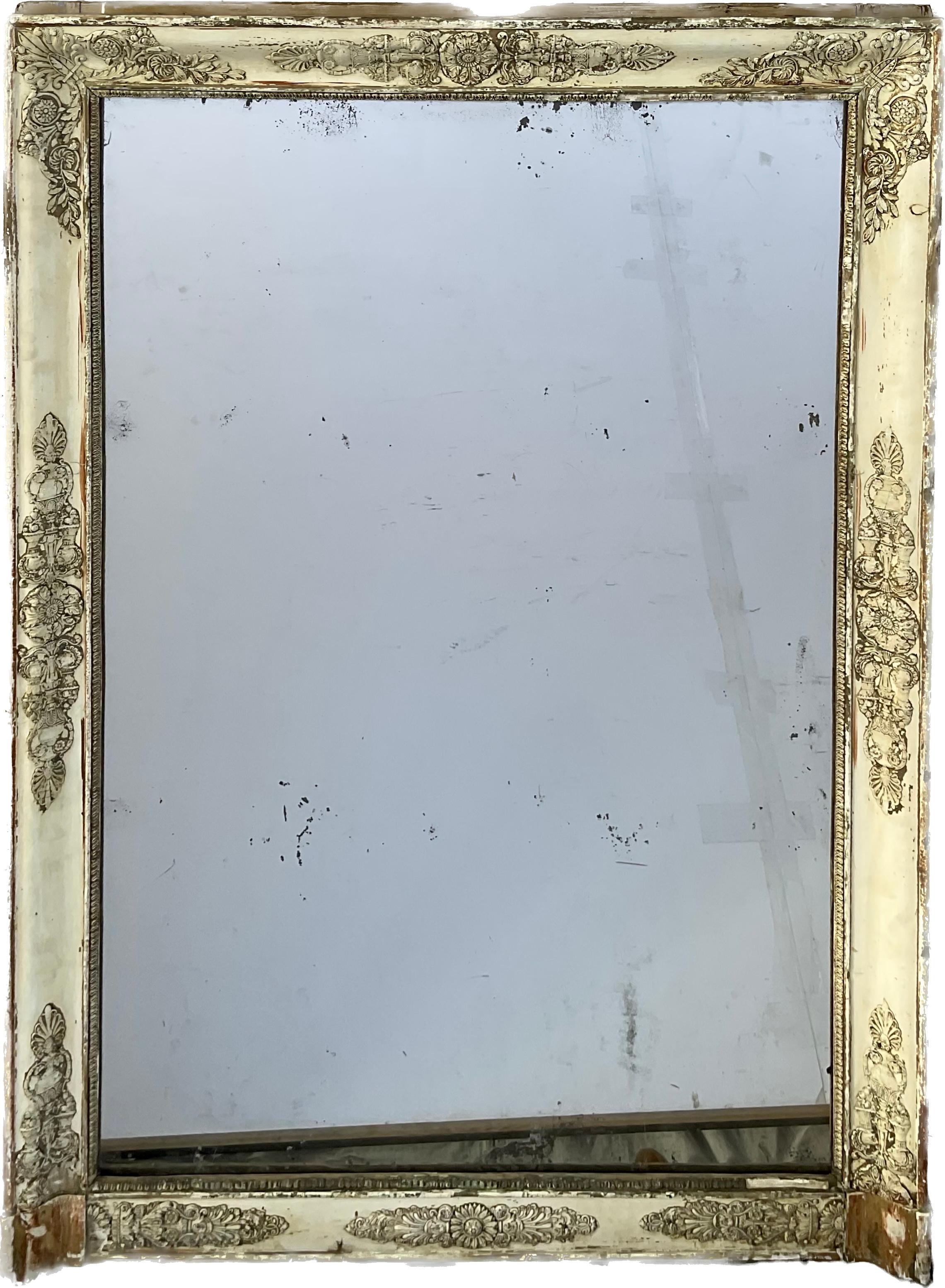 Grand miroir Empire français avec finition dorée et usée en vente 2