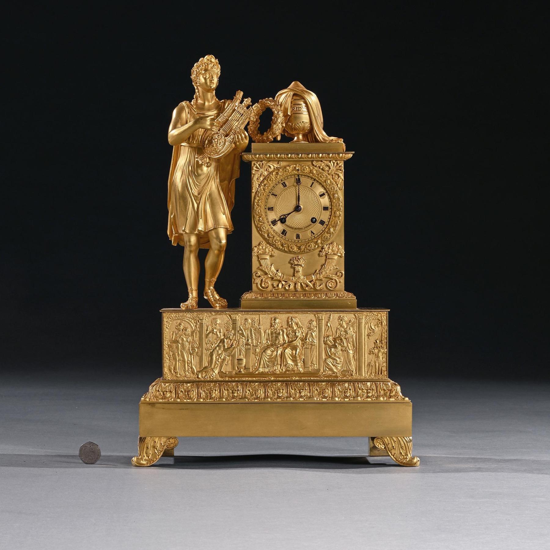 Bronze Grande horloge de chemine figurative franaise d'poque Empire en bronze dor d'une qualit exceptionnelle en vente