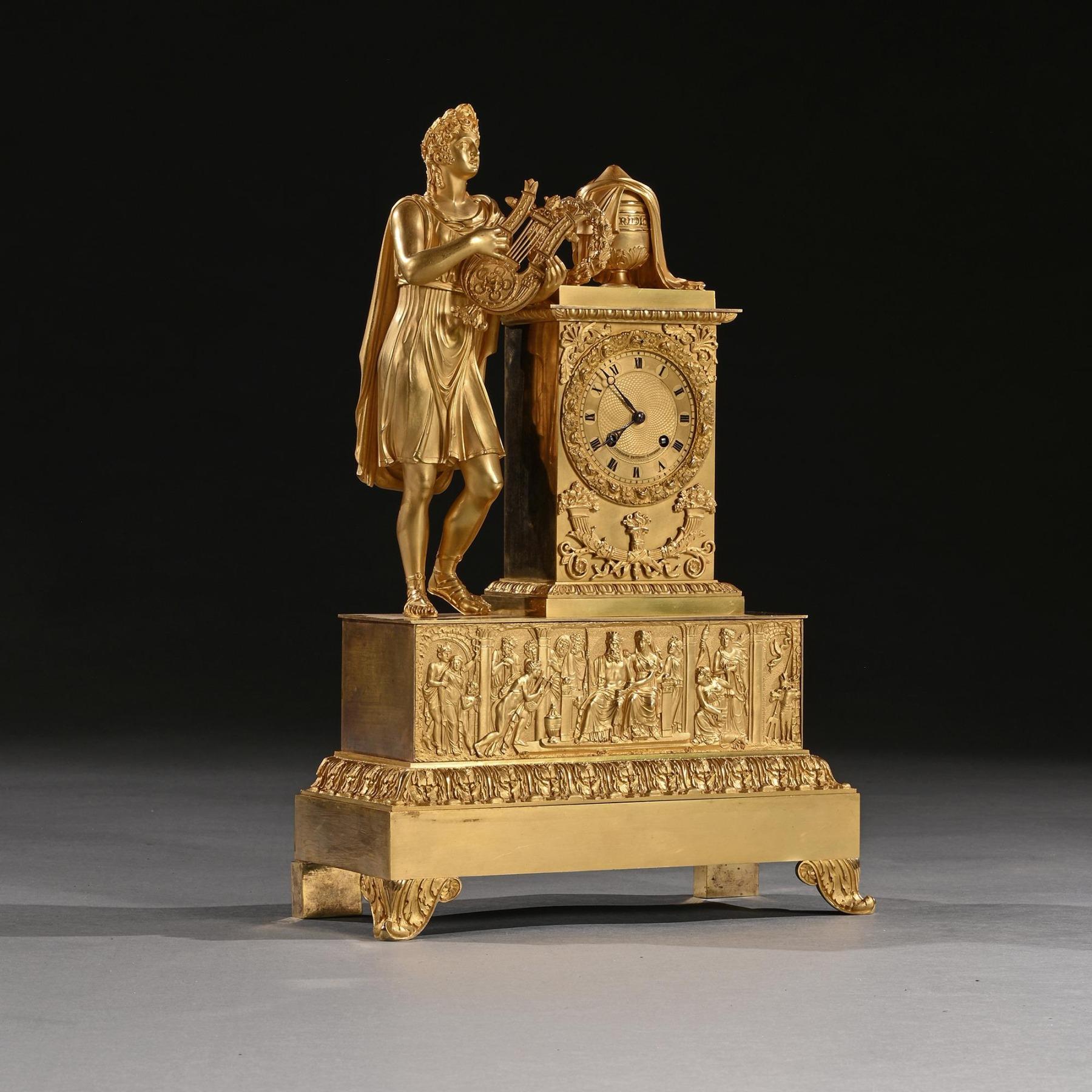 Grande horloge de chemine figurative franaise d'poque Empire en bronze dor d'une qualit exceptionnelle en vente 2