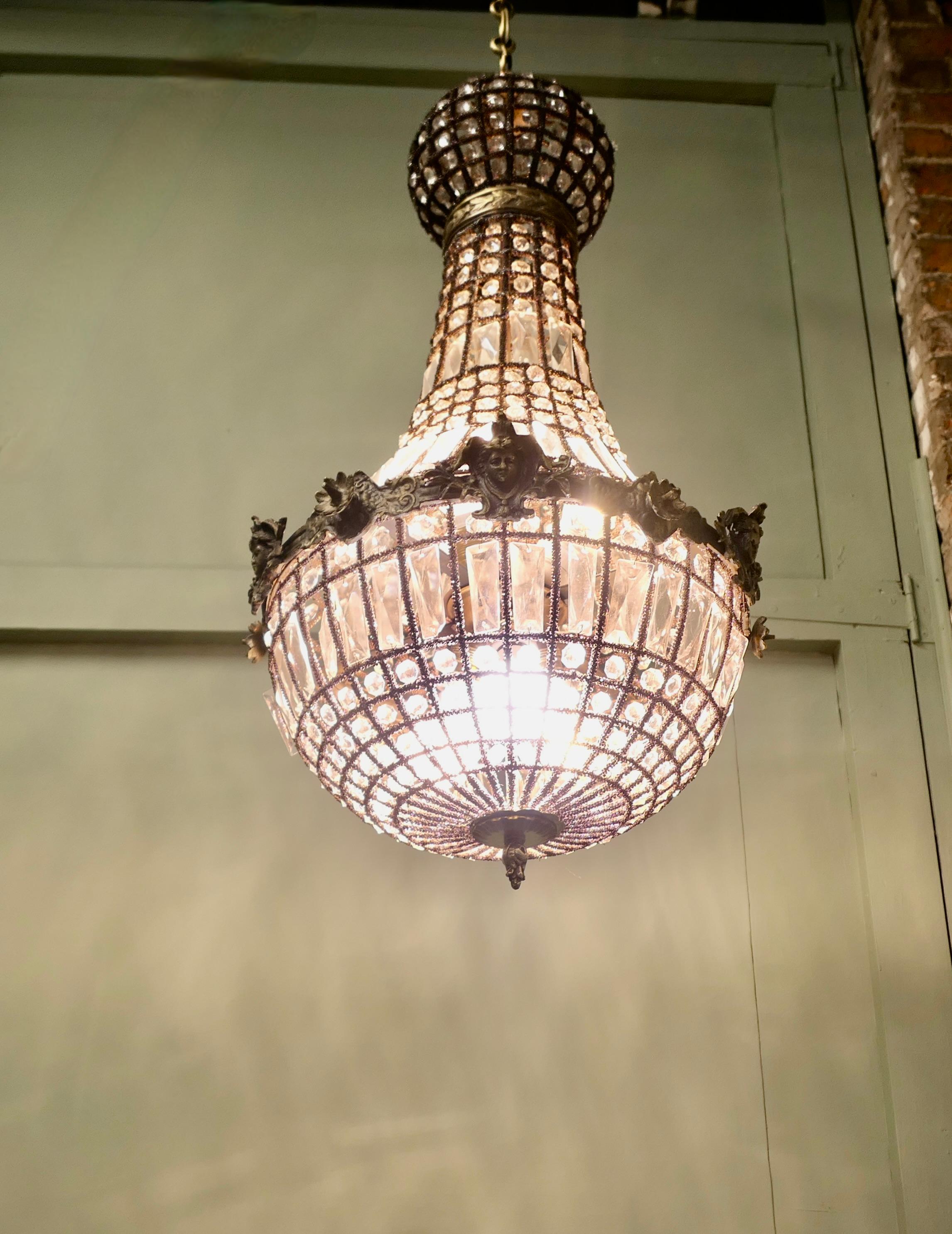 Cristal Grand lustre à ballons de style Empire français Une belle pièce en vente