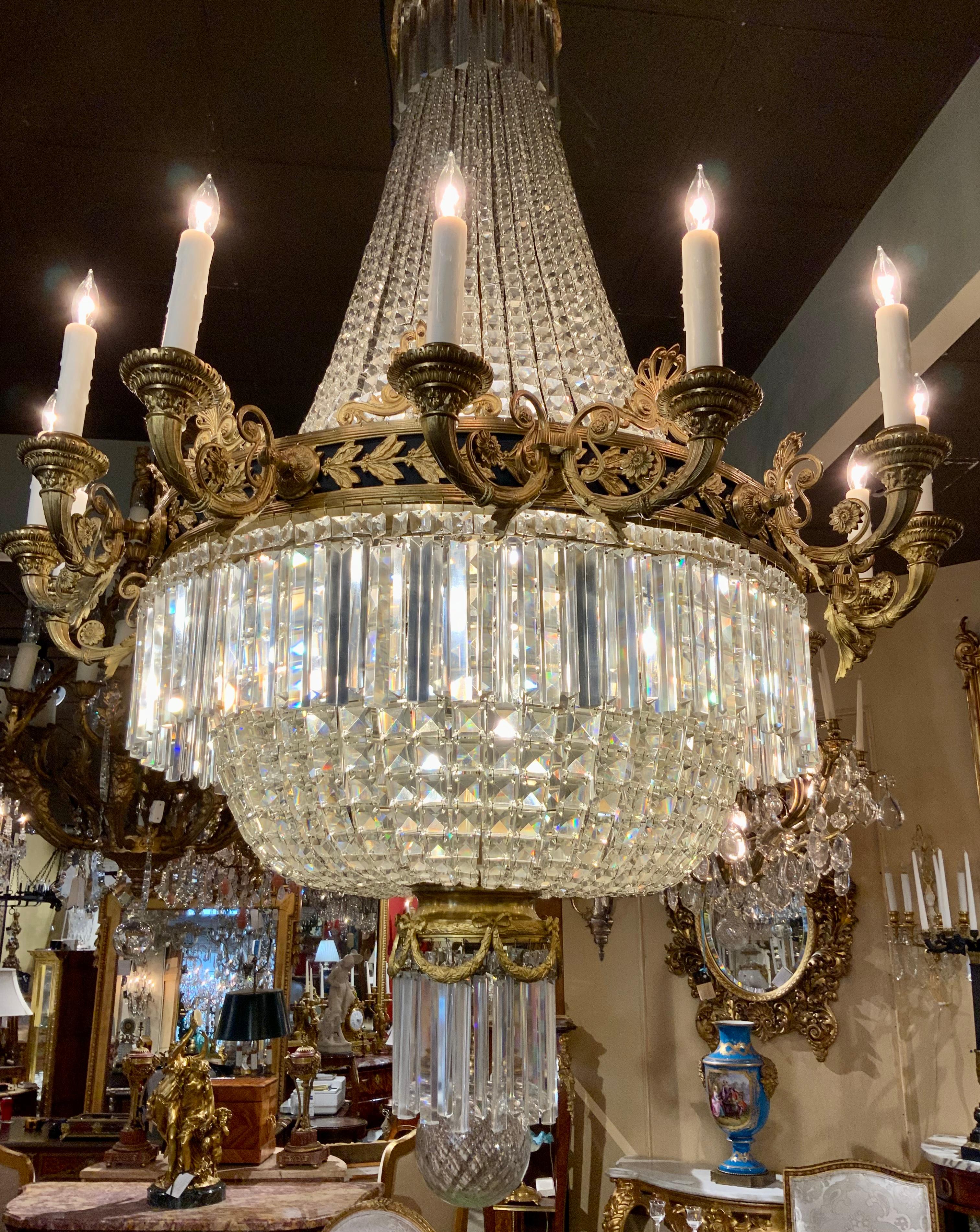 20th Century Large French Empire Style Chandelier Bronze Dore and Black with 22 Lights For Sale