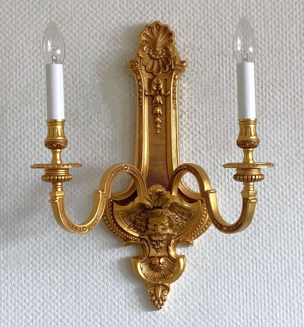 20th Century French Louis XV Style Gilt Bronze Sconce Wall Light, France 1920-1929 For Sale