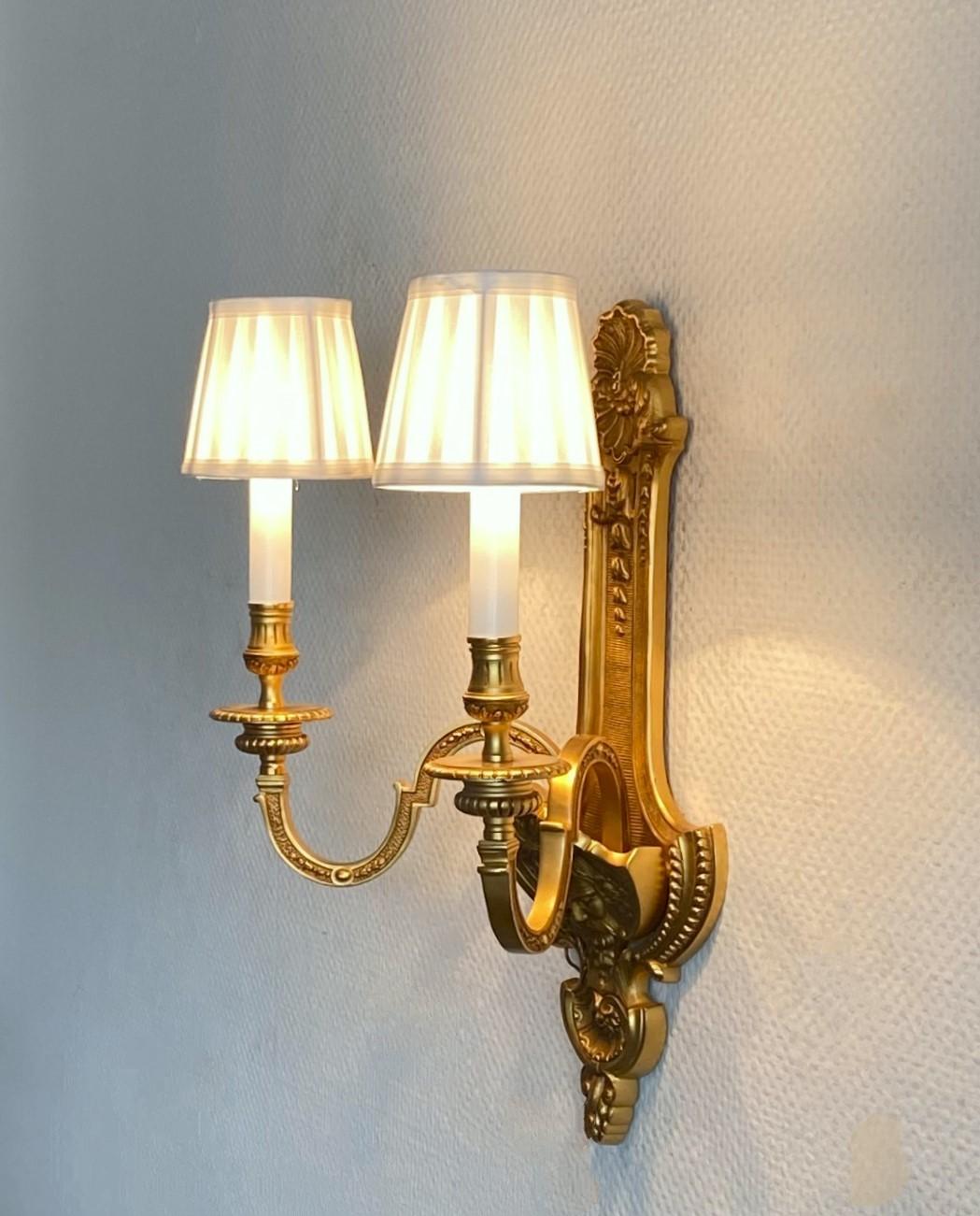 French Louis XV Style Gilt Bronze Sconce Wall Light, France 1920-1929 For Sale 3