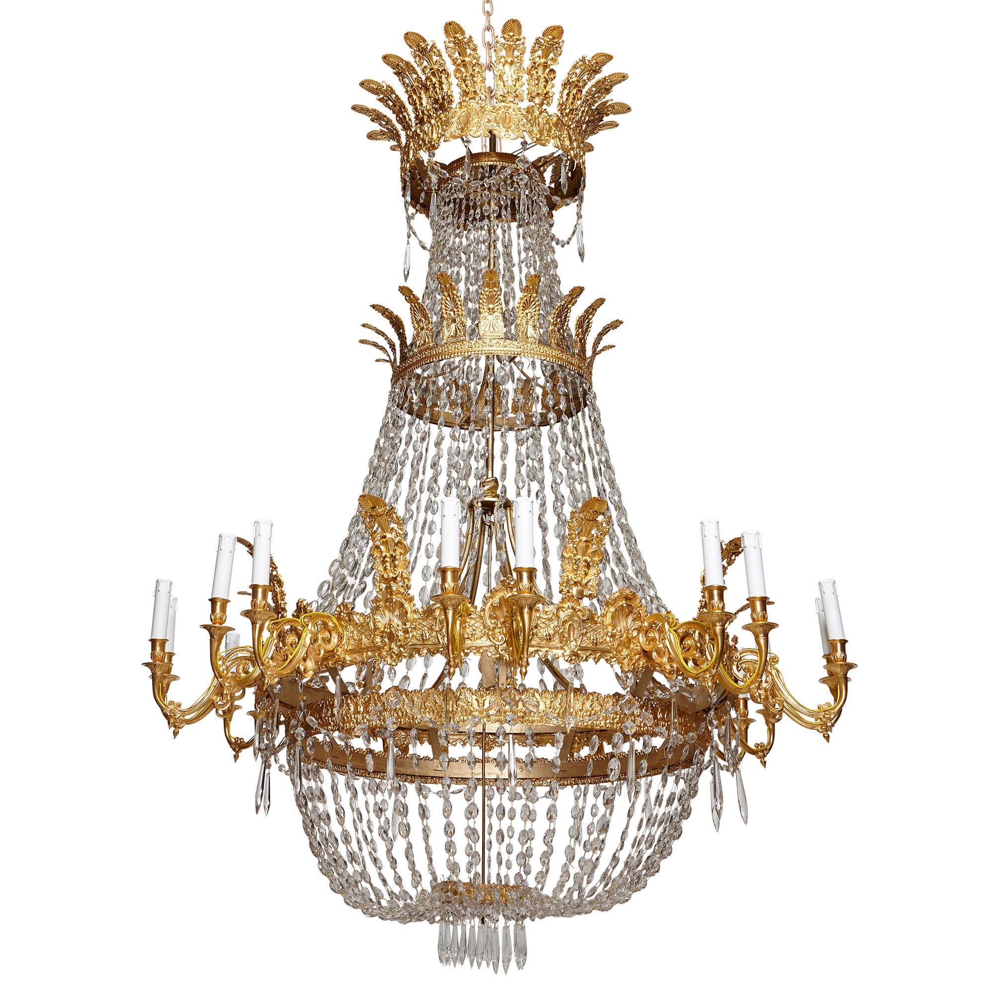 Großer französischer Empire-Stil Glas und vergoldete Bronze 18-Licht-Kronleuchter (Französisch) im Angebot