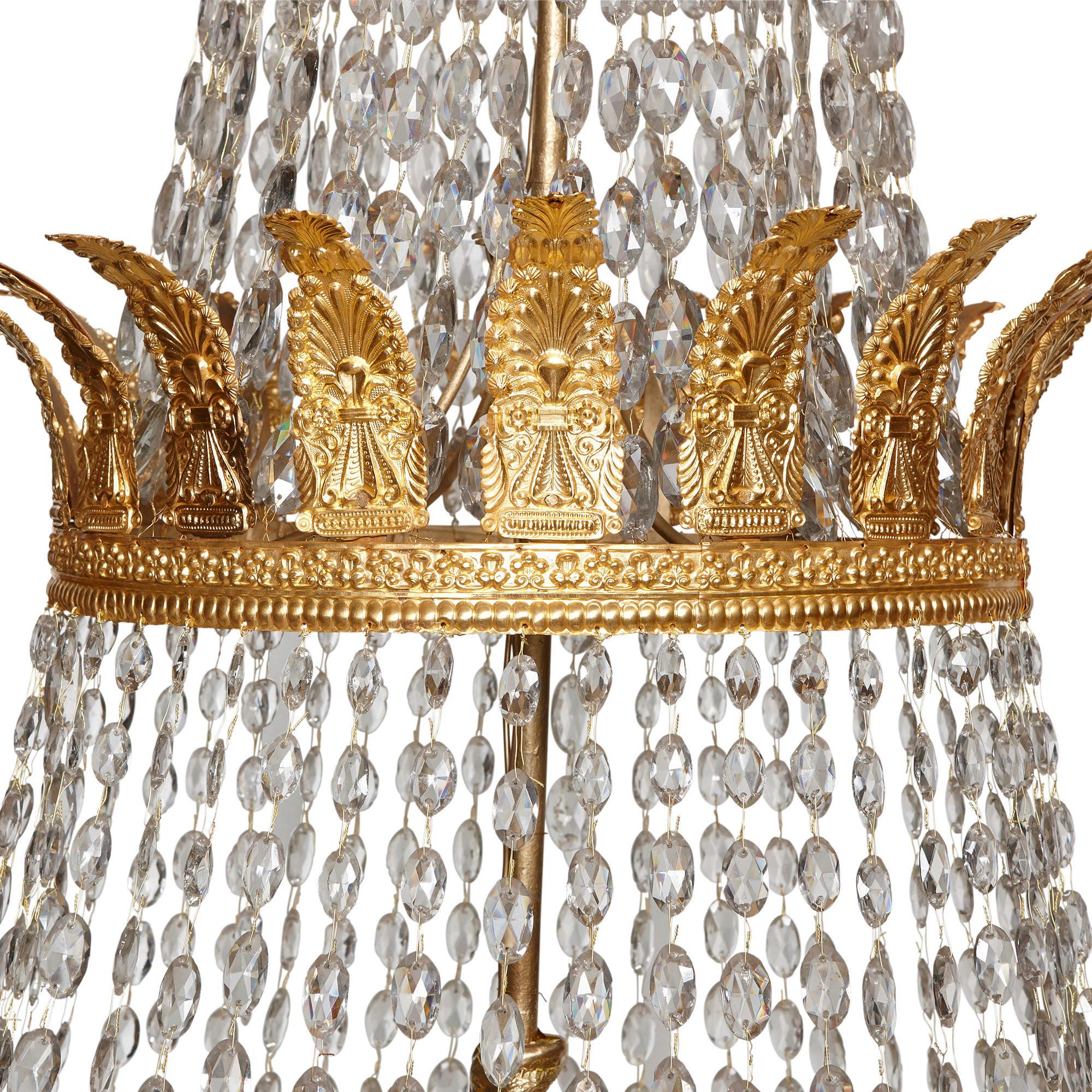 Großer französischer Empire-Stil Glas und vergoldete Bronze 18-Licht-Kronleuchter (19. Jahrhundert) im Angebot