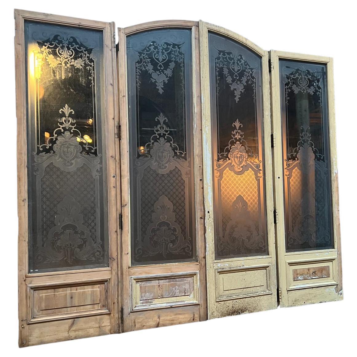 Großes französisches Quadriptychon mit gravierter Glastür im Angebot