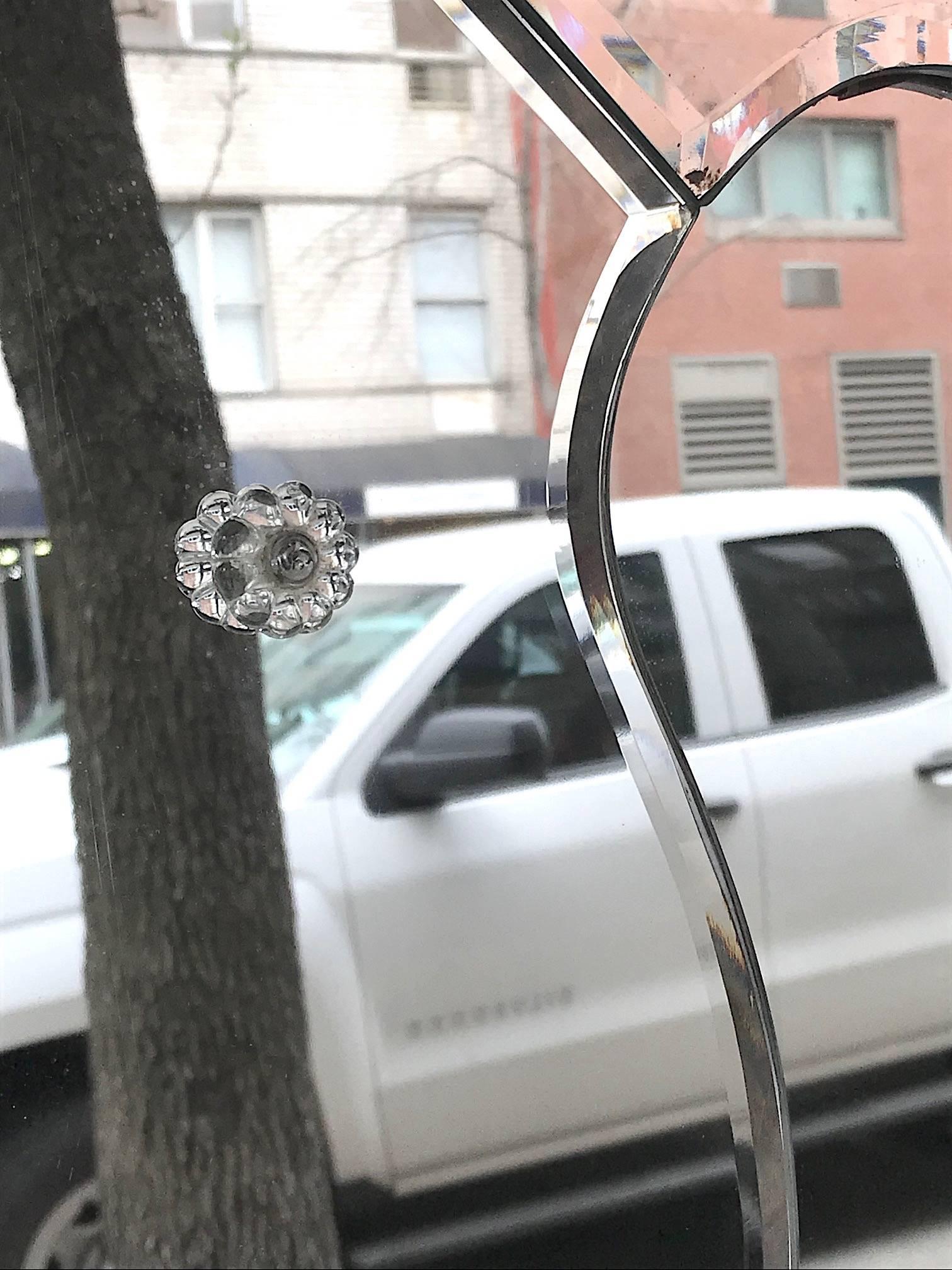Grande specchio francese inciso In condizioni buone in vendita a New York, NY