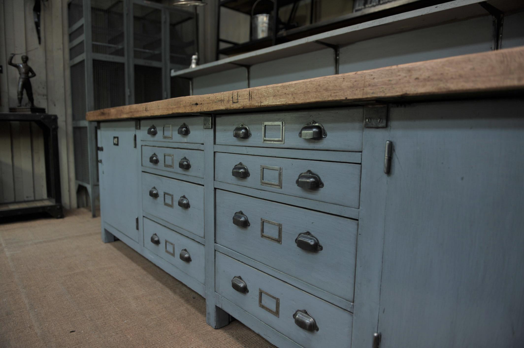 Large French Factory Workbench with Eight Drawers and Two Doors, circa 1930s In Good Condition In Roubaix, FR