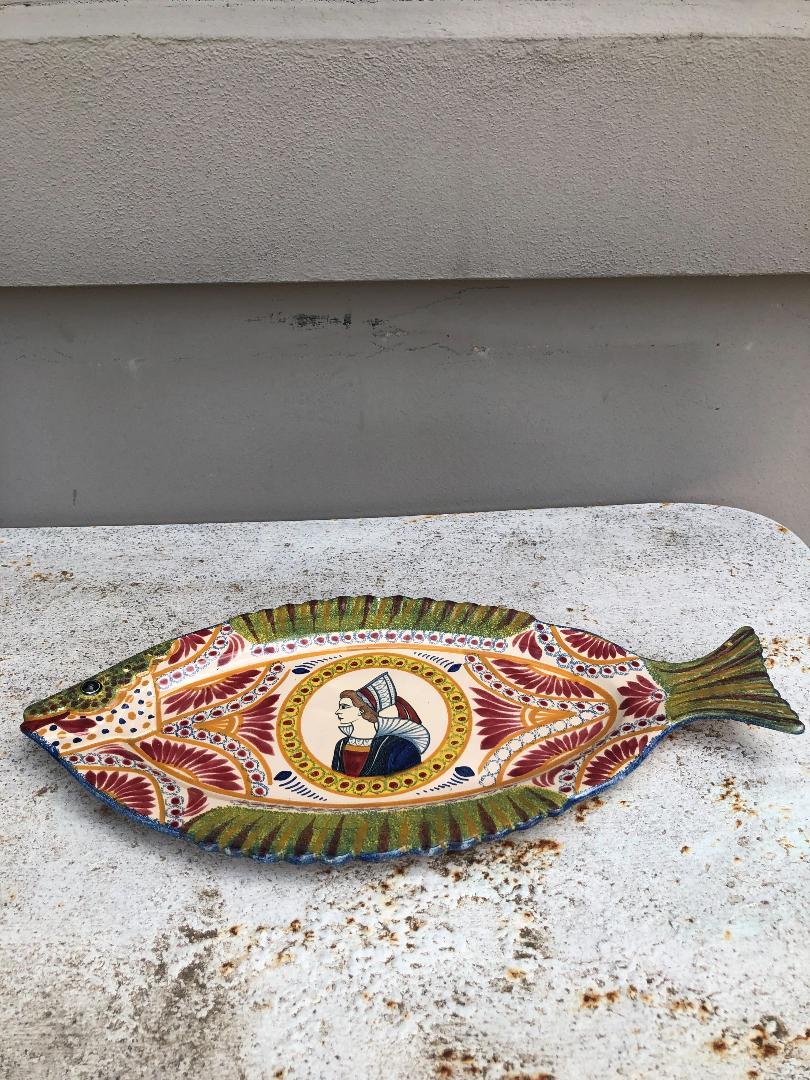 Large French Faience Fish Platter Quimper Circa 1930 In Good Condition For Sale In Austin, TX