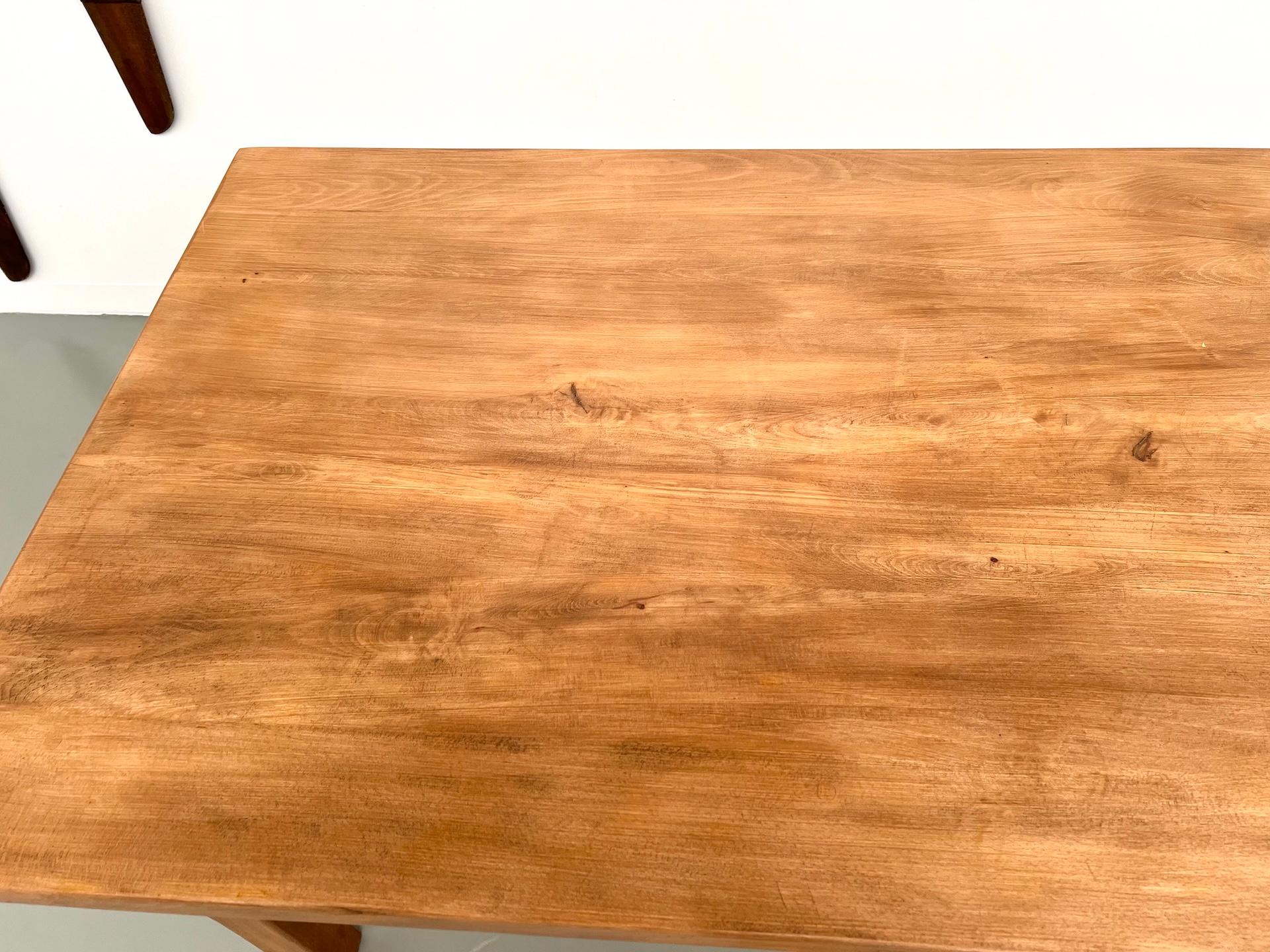 Grande table de ferme en hêtre massif en vente 1