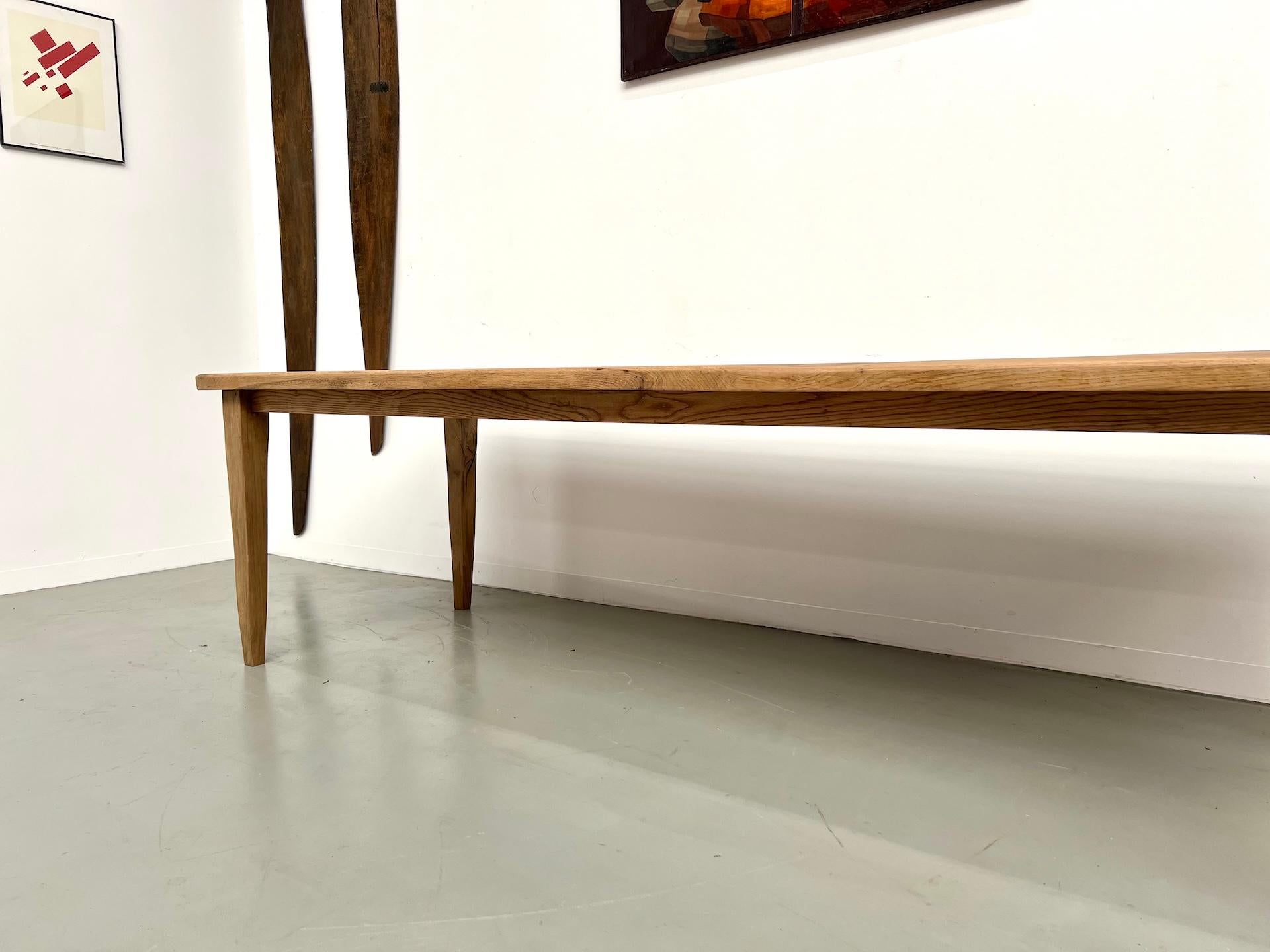 Grande table de ferme en chêne massif Bon état - En vente à LYON, FR
