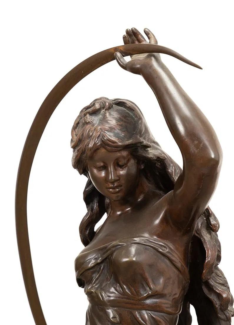 Große französische figurative Bronzeuhr der griechischen Wiedergeburt von Auguste Moreau (19. Jahrhundert) im Angebot
