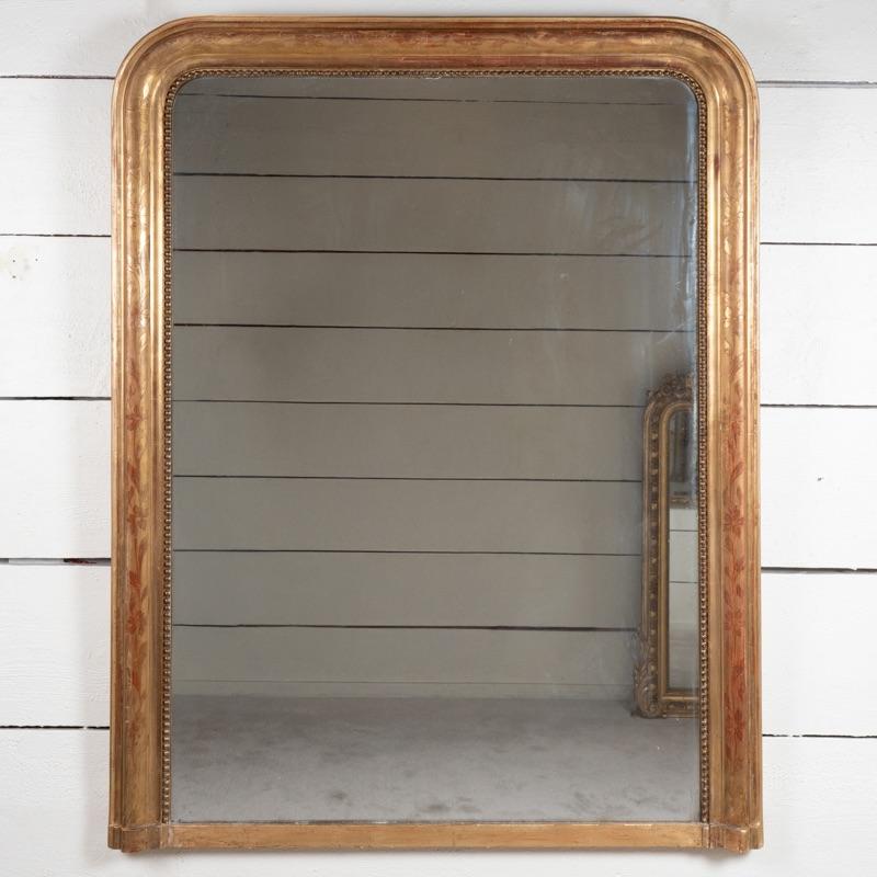 Grande specchio da camino francese in legno dorato inciso con motivi floreali, bella patina originale, vetro al mercurio, pavimento in legno.
Periodo Louis Philippe - Francia, XIX secolo.

Altezza 151 cm 59,45 po
Larghezza 118 cm - 46,46 po