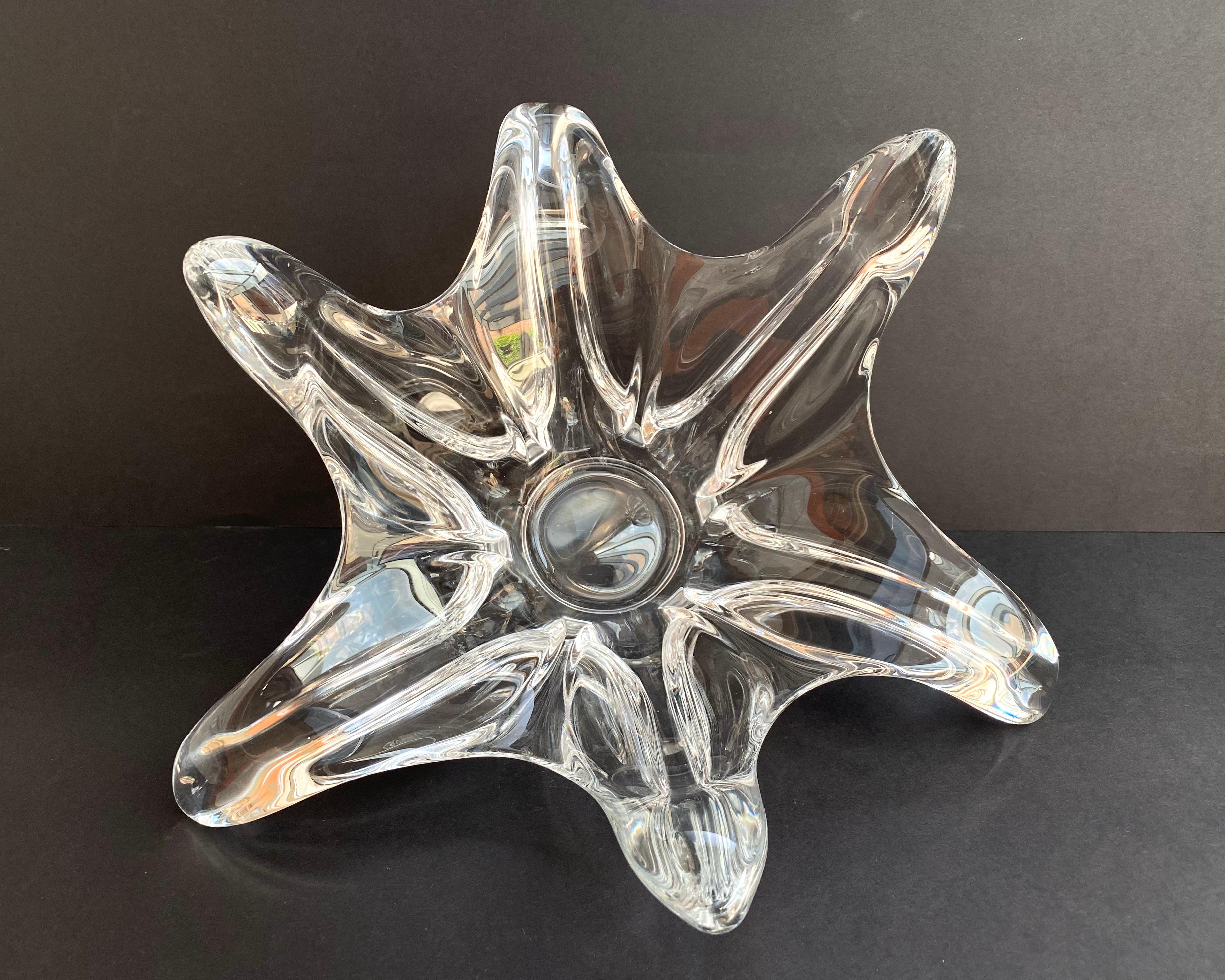 Große französische Muschelschale aus geblümtem Kristallglas von Art Vannes, Frankreich, 1960er Jahre (Mitte des 20. Jahrhunderts) im Angebot