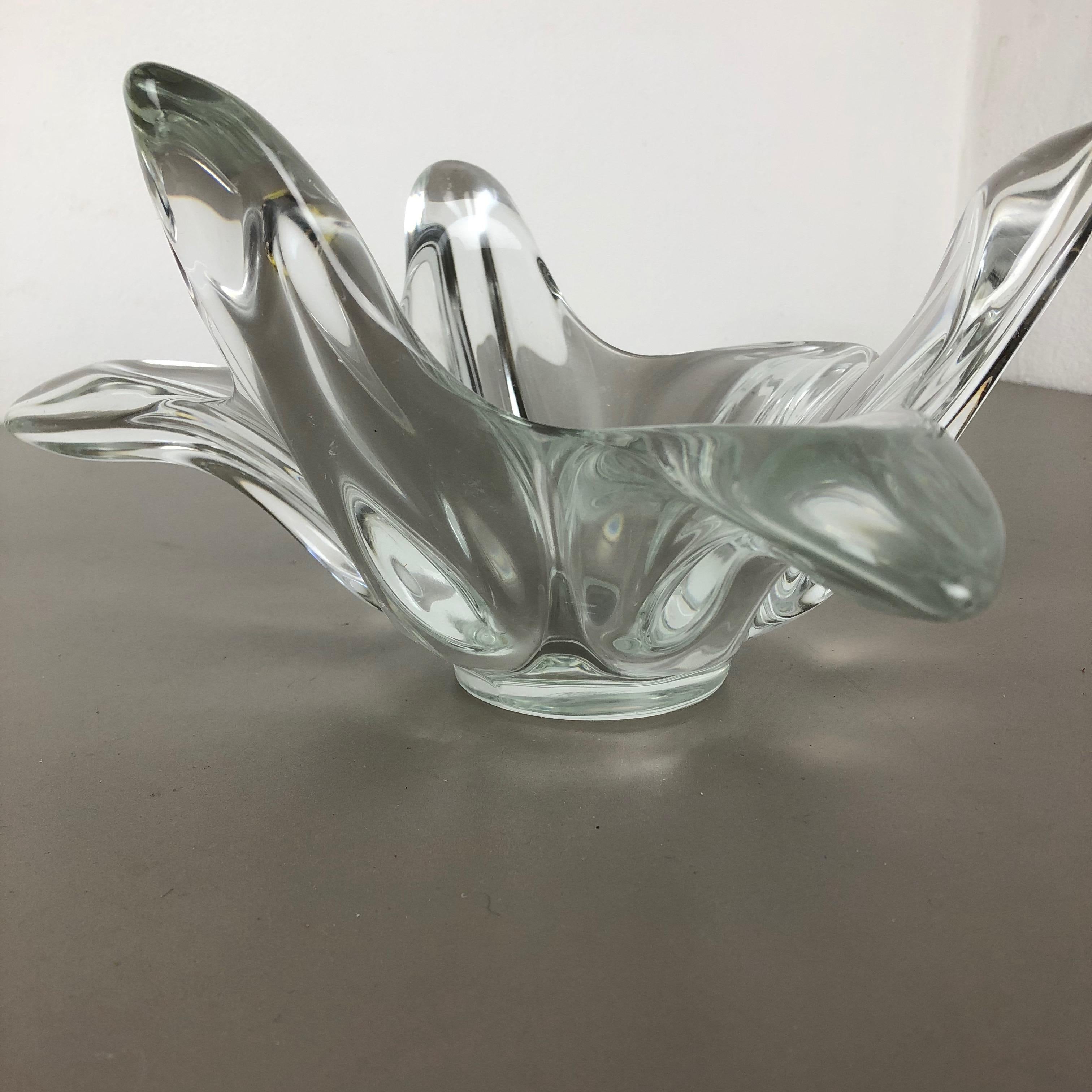 Large French Floral Crystal Glass Shell Bowl by Art Vannes, France, 1970s For Sale 4