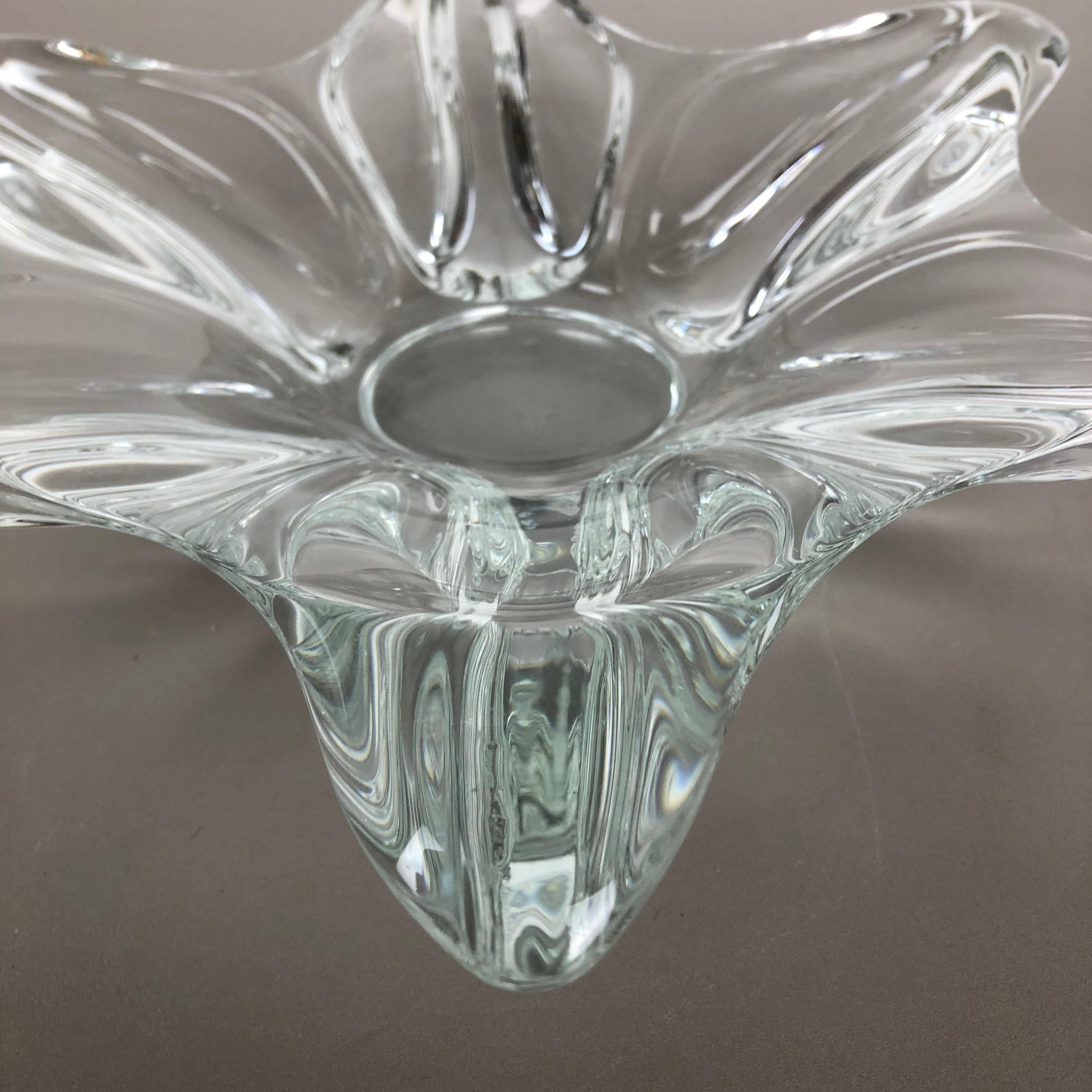 Large French Floral Crystal Glass Shell Bowl by Art Vannes, France, 1970s For Sale 4