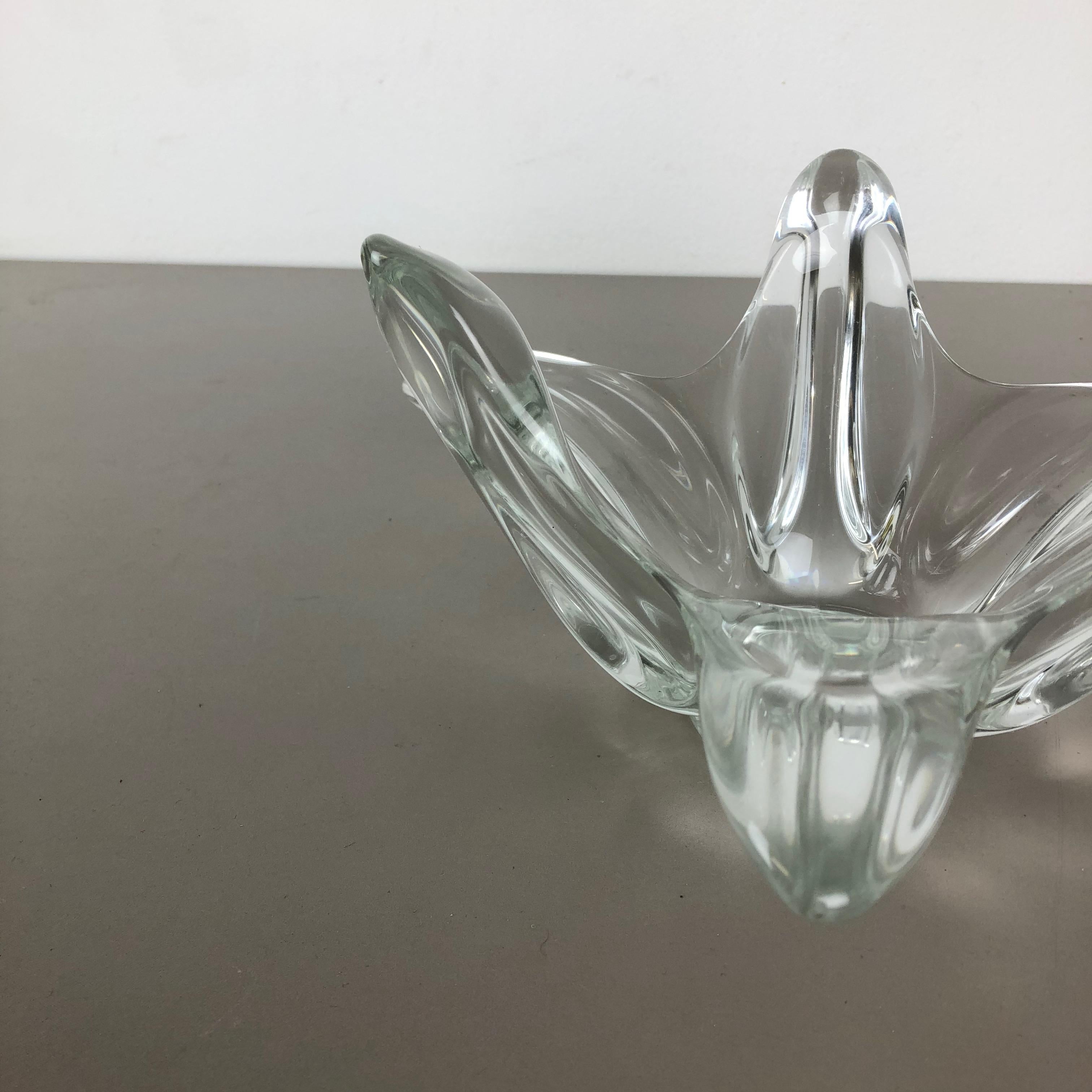 Art déco Grand bol en forme de coquille en verre de cristal à motifs floraux par Art Vannes, France, 1970 en vente