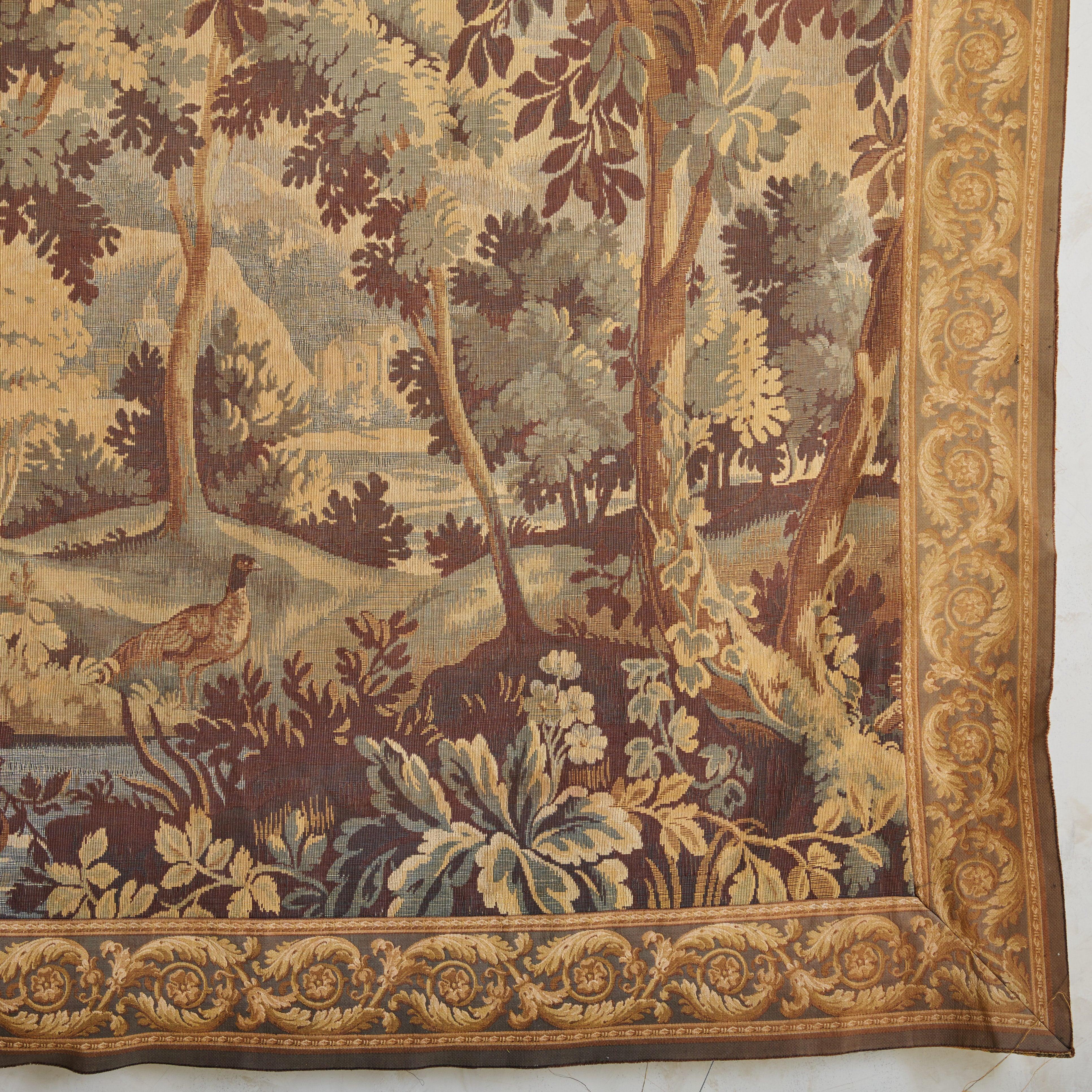 XVIIIe siècle et antérieur Grande tapisserie française représentant une scène de forêt avec oiseau, 18ème siècle en vente
