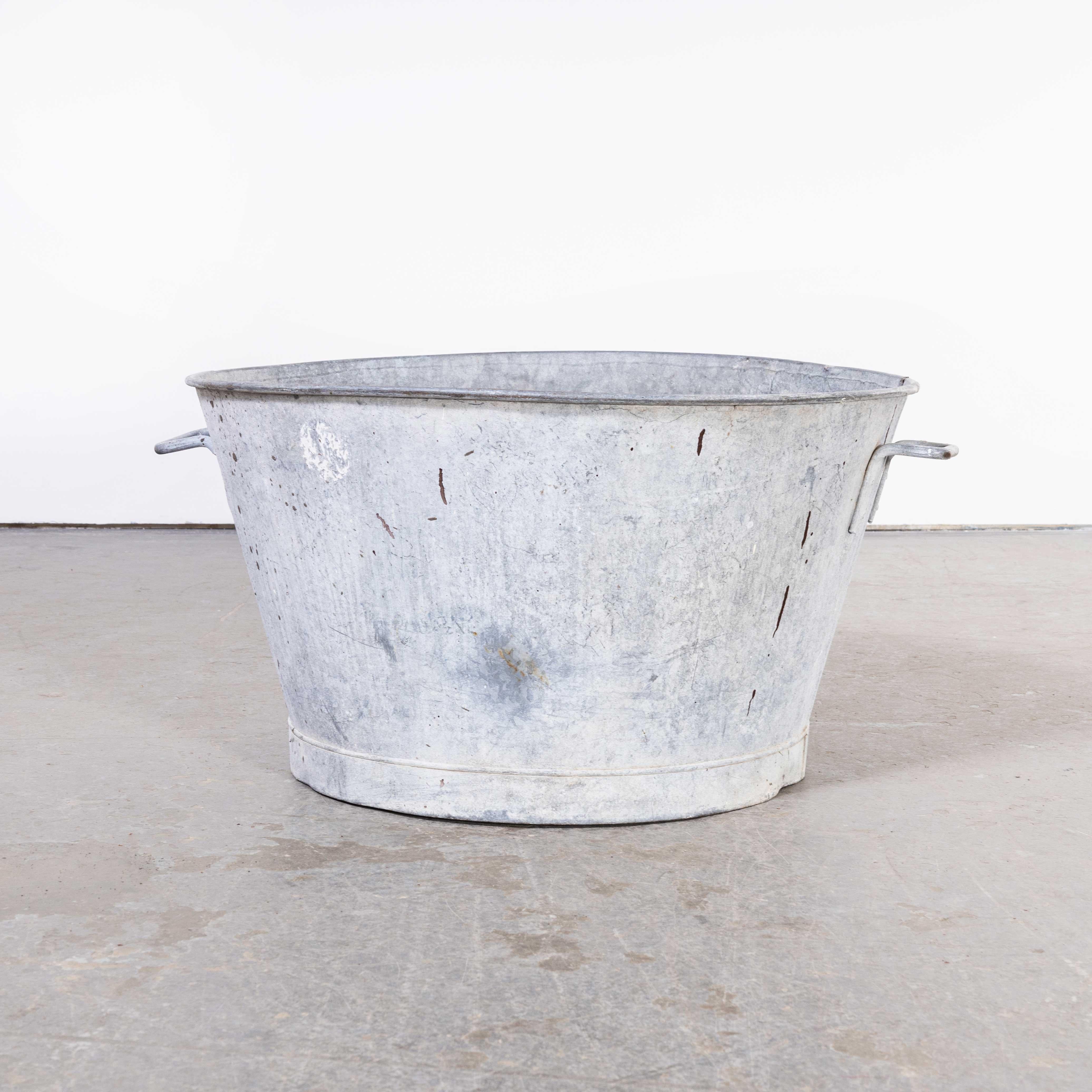 Large French Galvanised Wash Tub, Planter In Good Condition In Hook, Hampshire